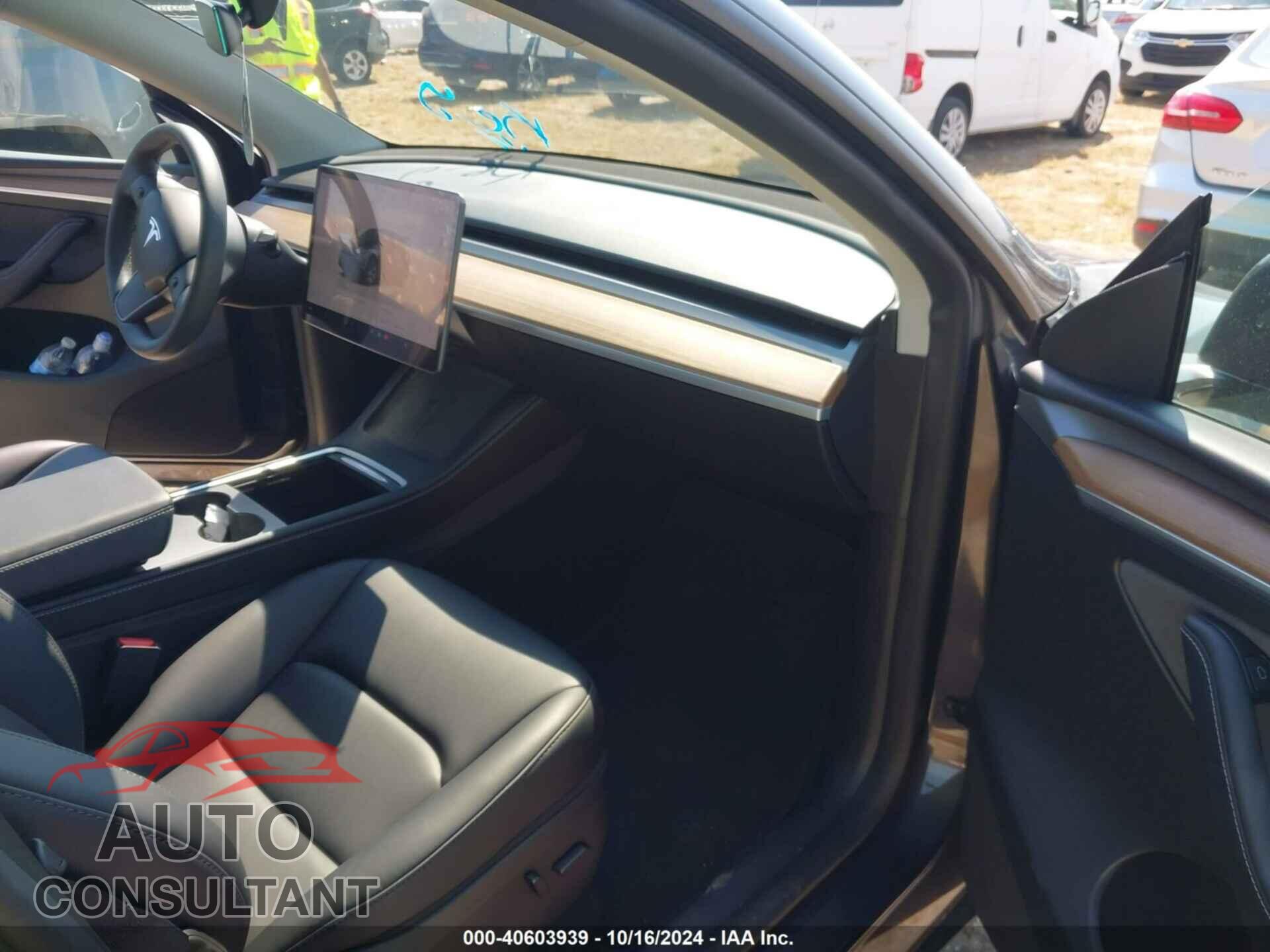 TESLA MODEL Y 2024 - 7SAYGDED7RF040790