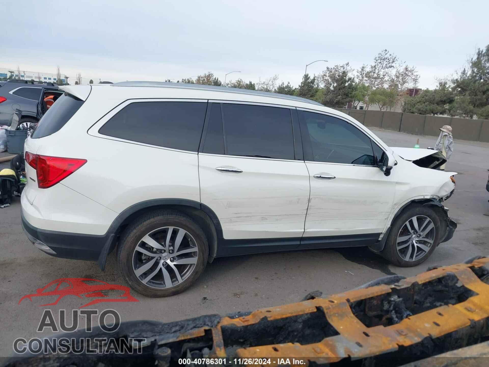 HONDA PILOT 2018 - 5FNYF5H97JB010576