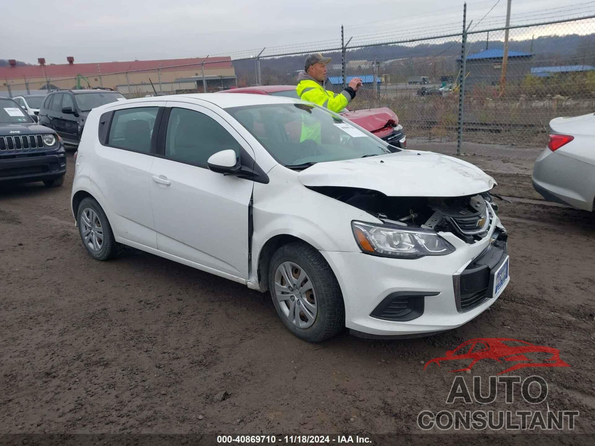 CHEVROLET SONIC 2017 - 1G1JG6SH0H4170846