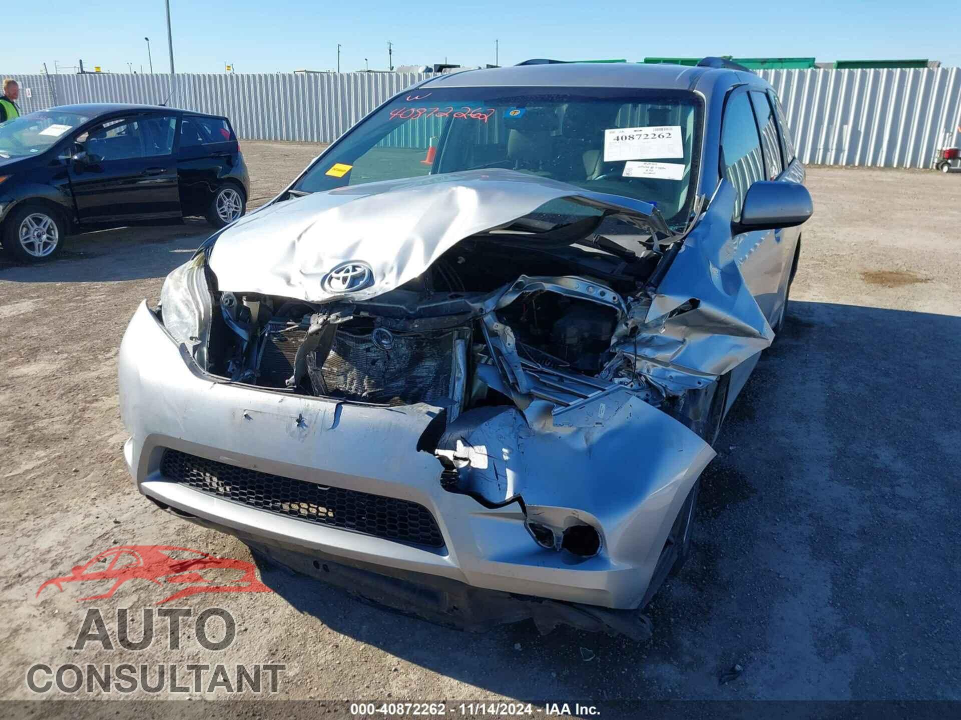 TOYOTA SIENNA 2017 - 5TDKZ3DC5HS772930