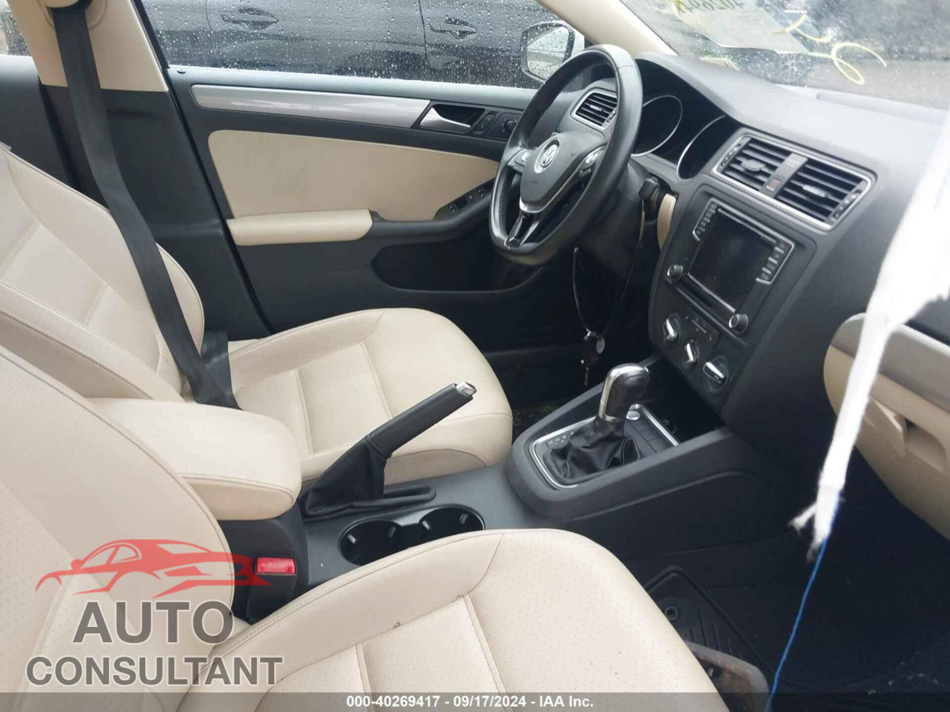 VOLKSWAGEN JETTA 2018 - 3VWDB7AJ1JM244148