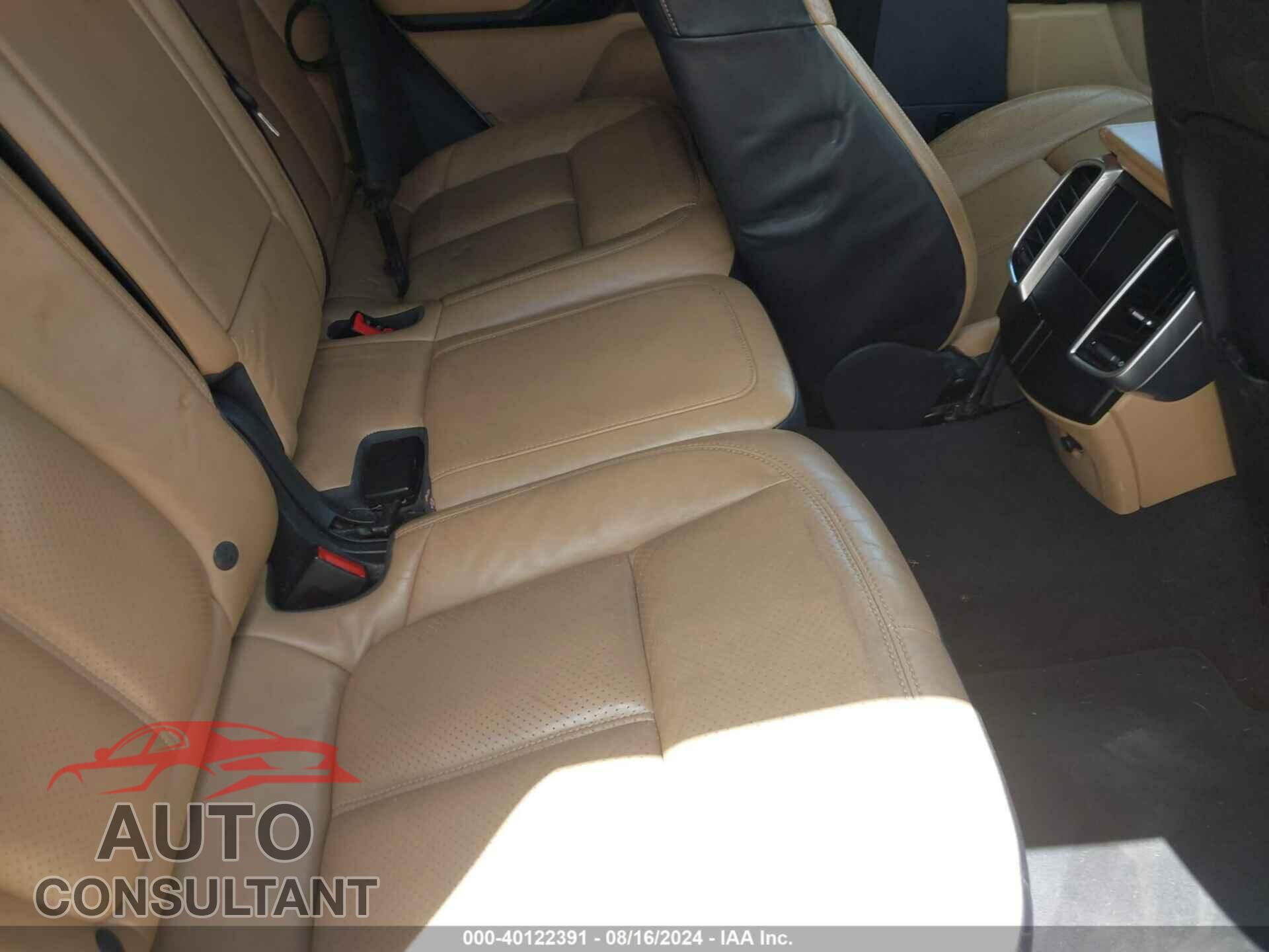 PORSCHE CAYENNE 2016 - WP1AA2A28GLA08786