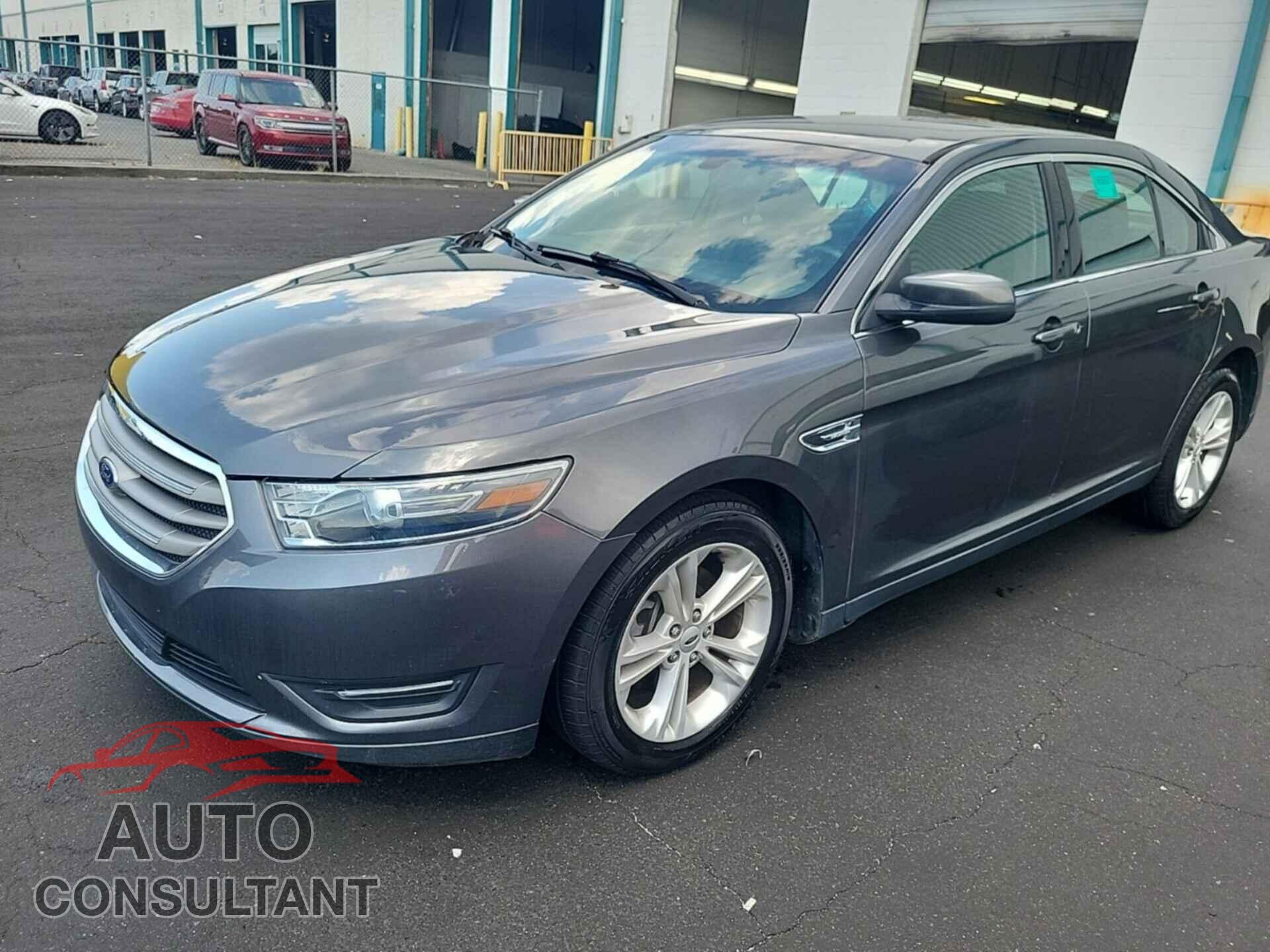 FORD TAURUS 2018 - 1FAHP2E80JG104897