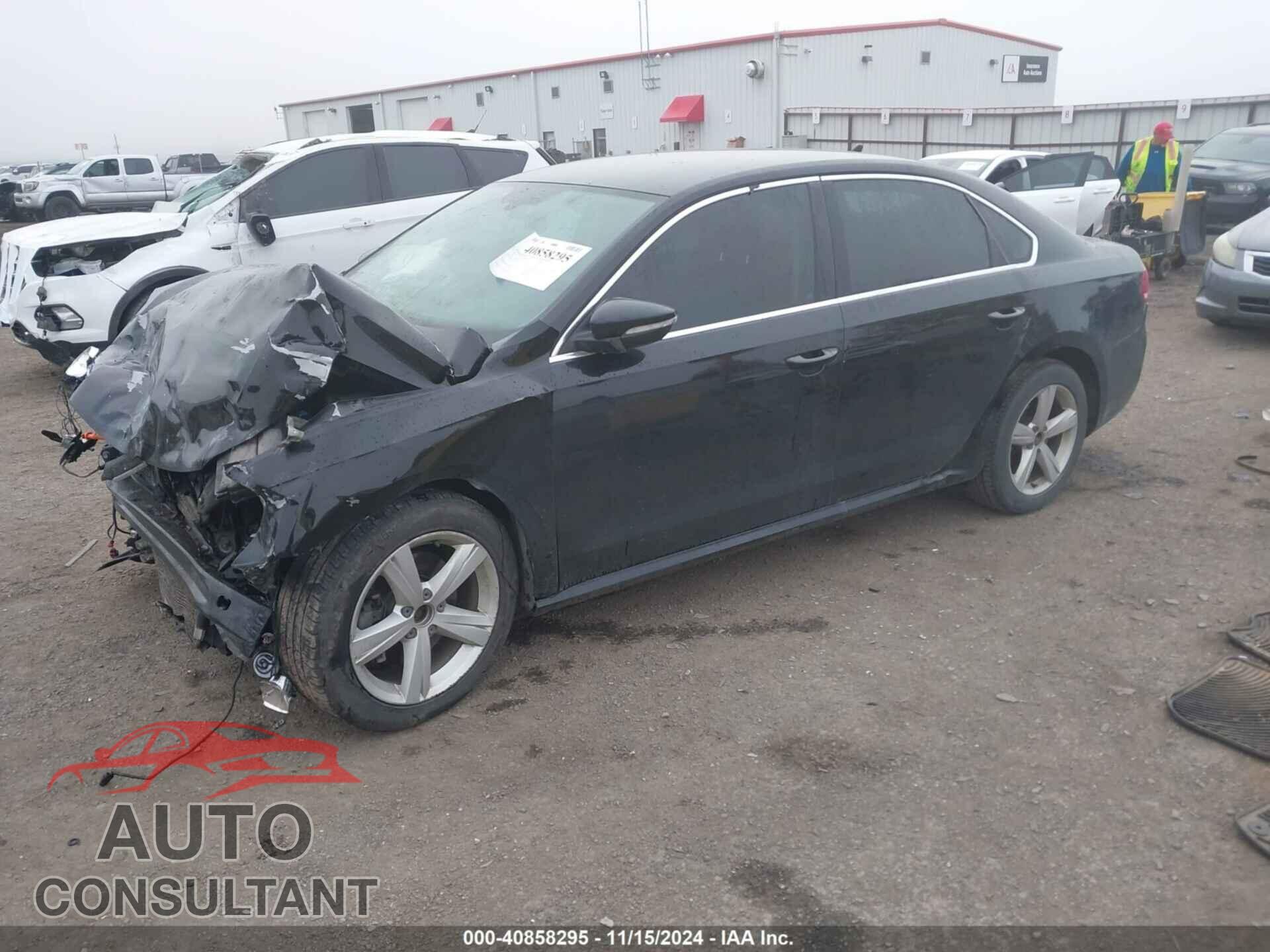 VOLKSWAGEN PASSAT 2012 - 1VWBP7A35CC048261