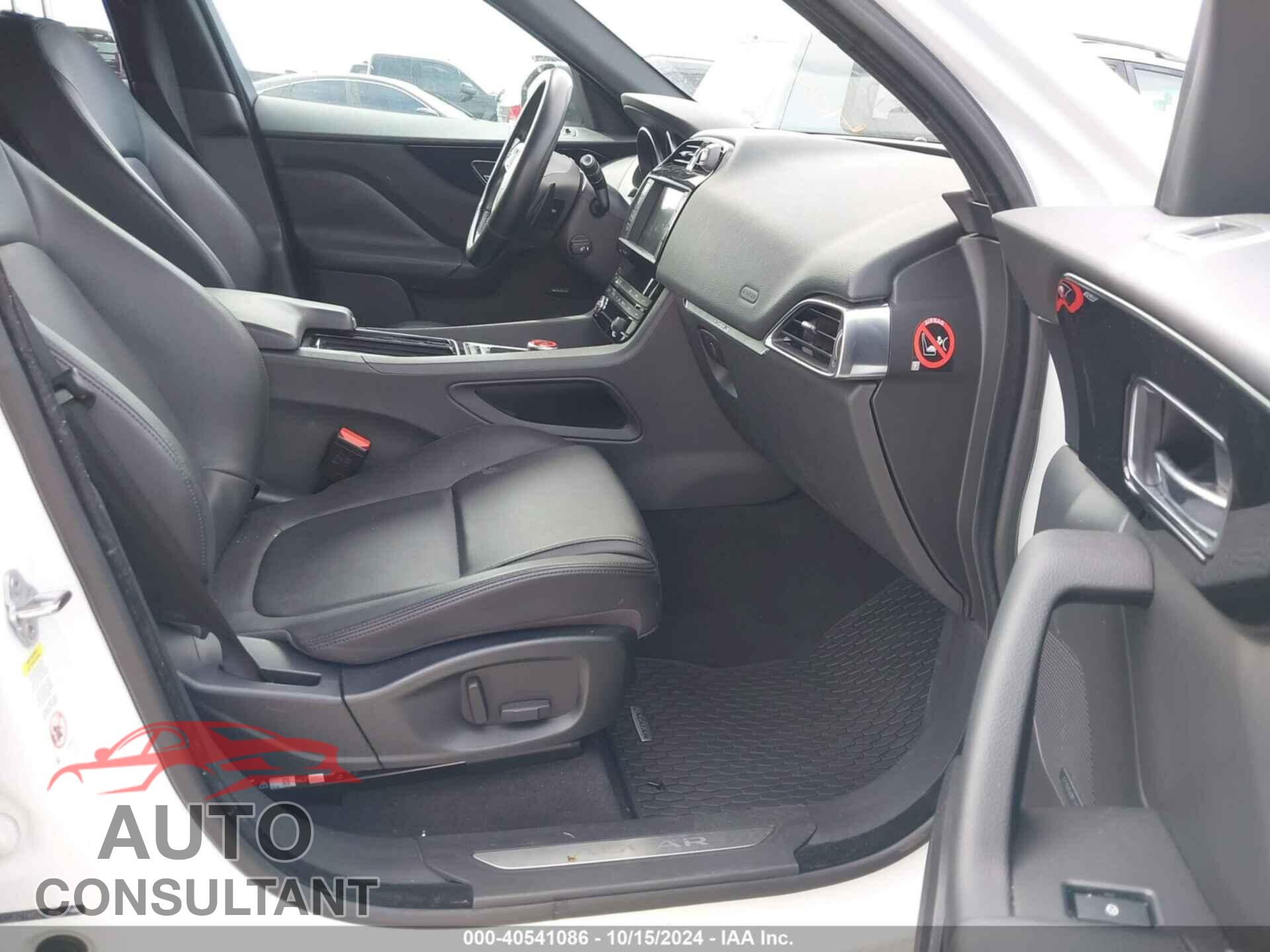 JAGUAR F-PACE 2018 - SADCJ2FX7JA274452