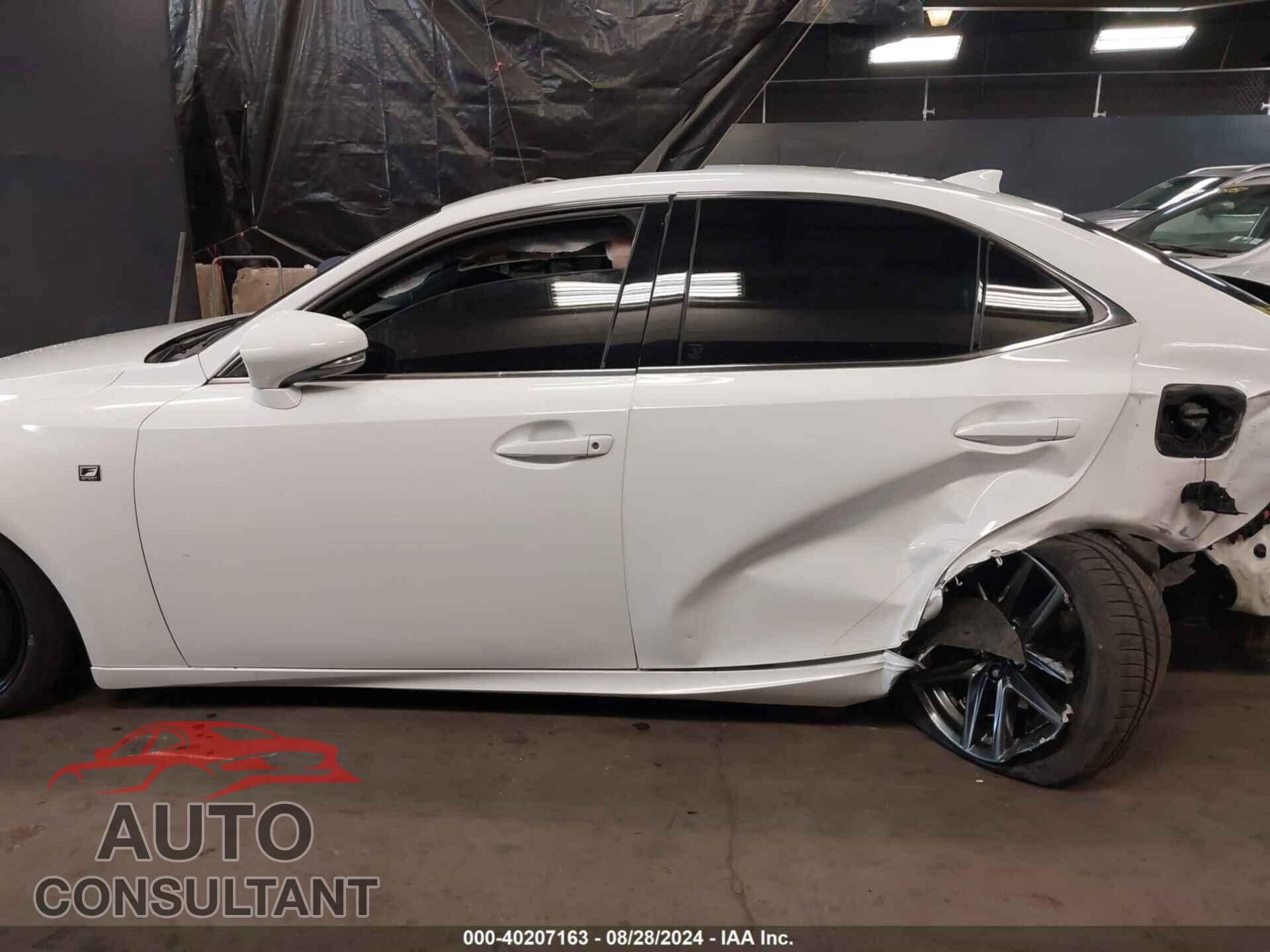 LEXUS IS 300 2018 - JTHC81D2XJ5031105