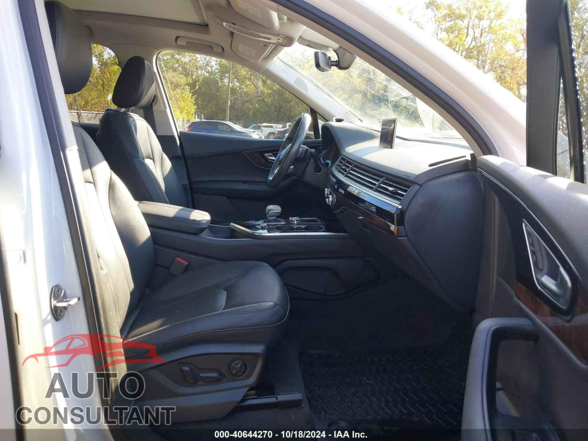 AUDI Q7 2018 - WA1VAAF71JD052545