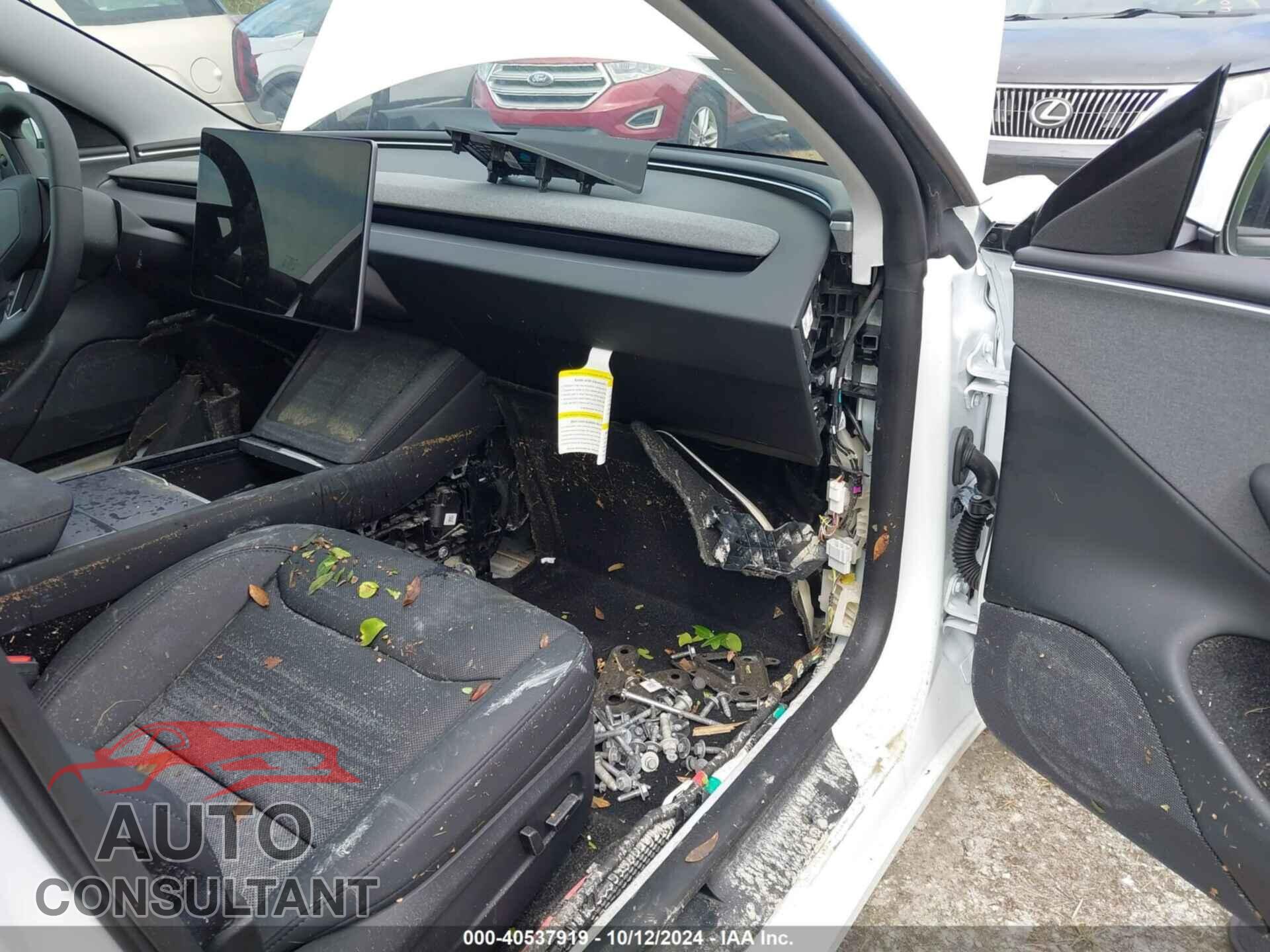 TESLA MODEL 3 2024 - 5YJ3E1EA6RF751009