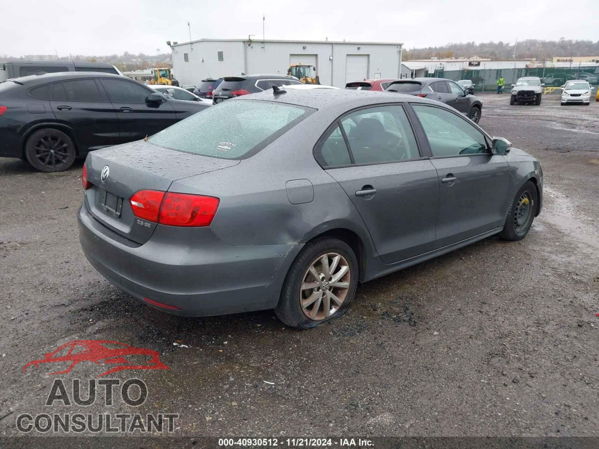 VOLKSWAGEN JETTA 2011 - 3VWBZ7AJXBM325136