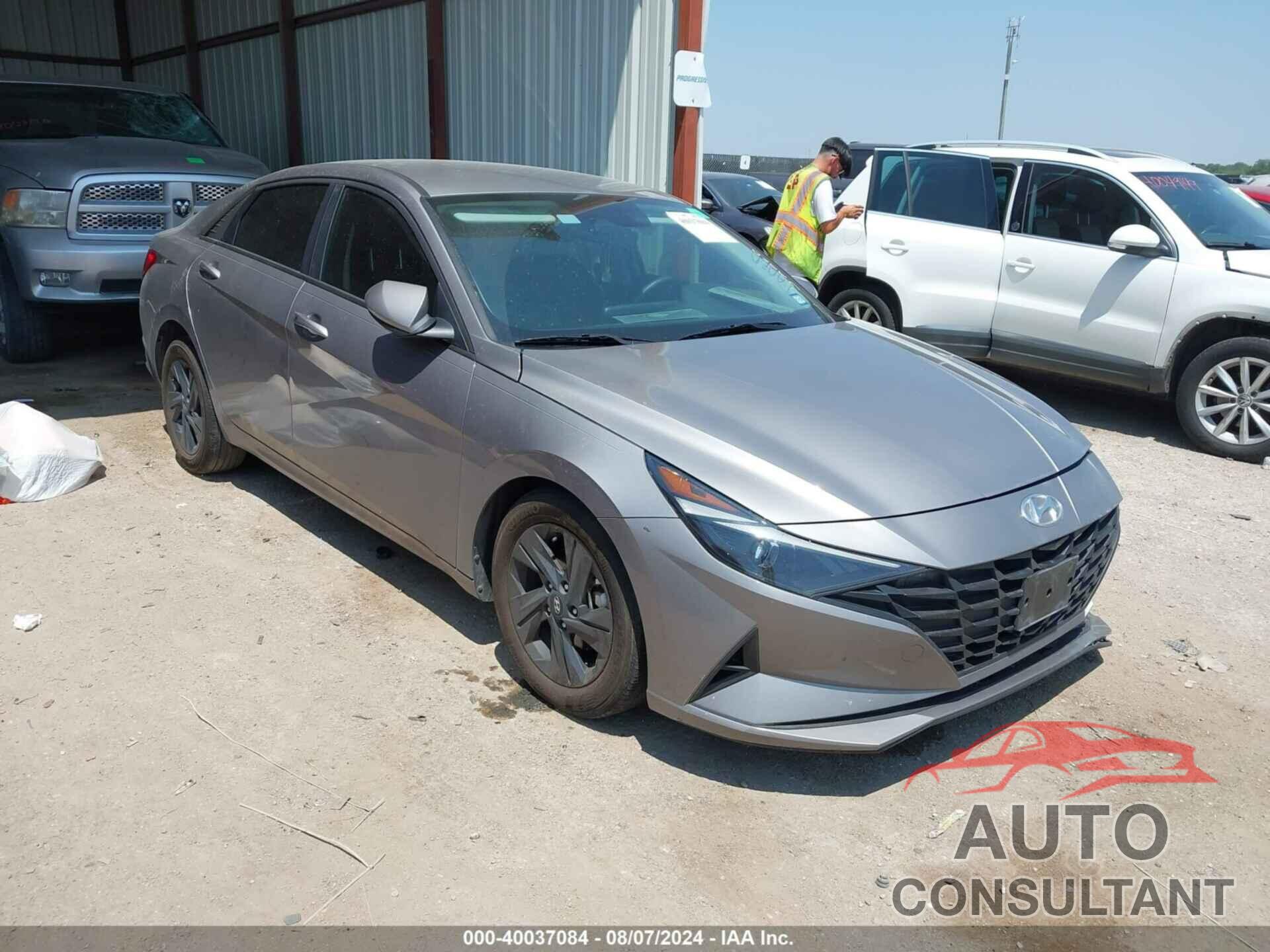 HYUNDAI ELANTRA 2023 - KMHLM4AG1PU438318