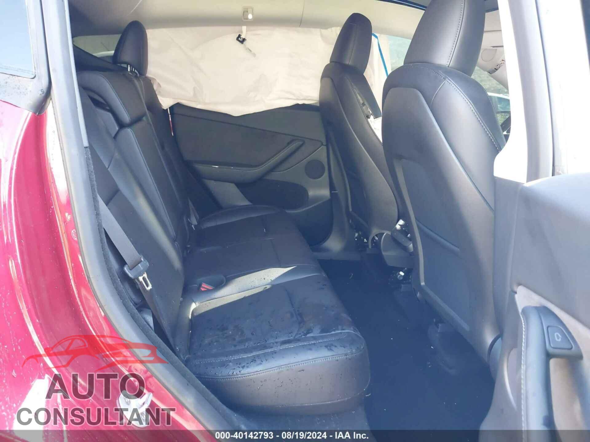 TESLA MODEL Y 2024 - 7SAYGDEE8RF090574