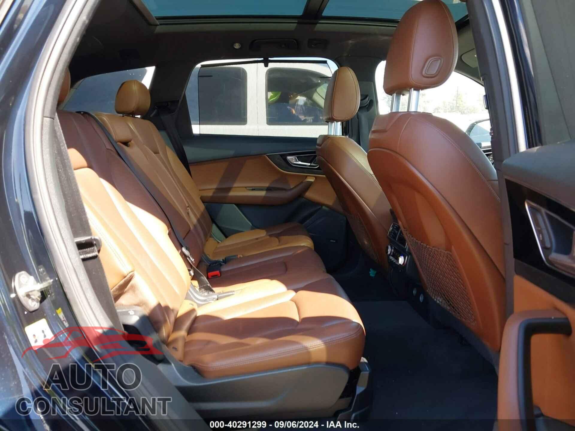AUDI Q7 2018 - WA1VAAF77JD013782