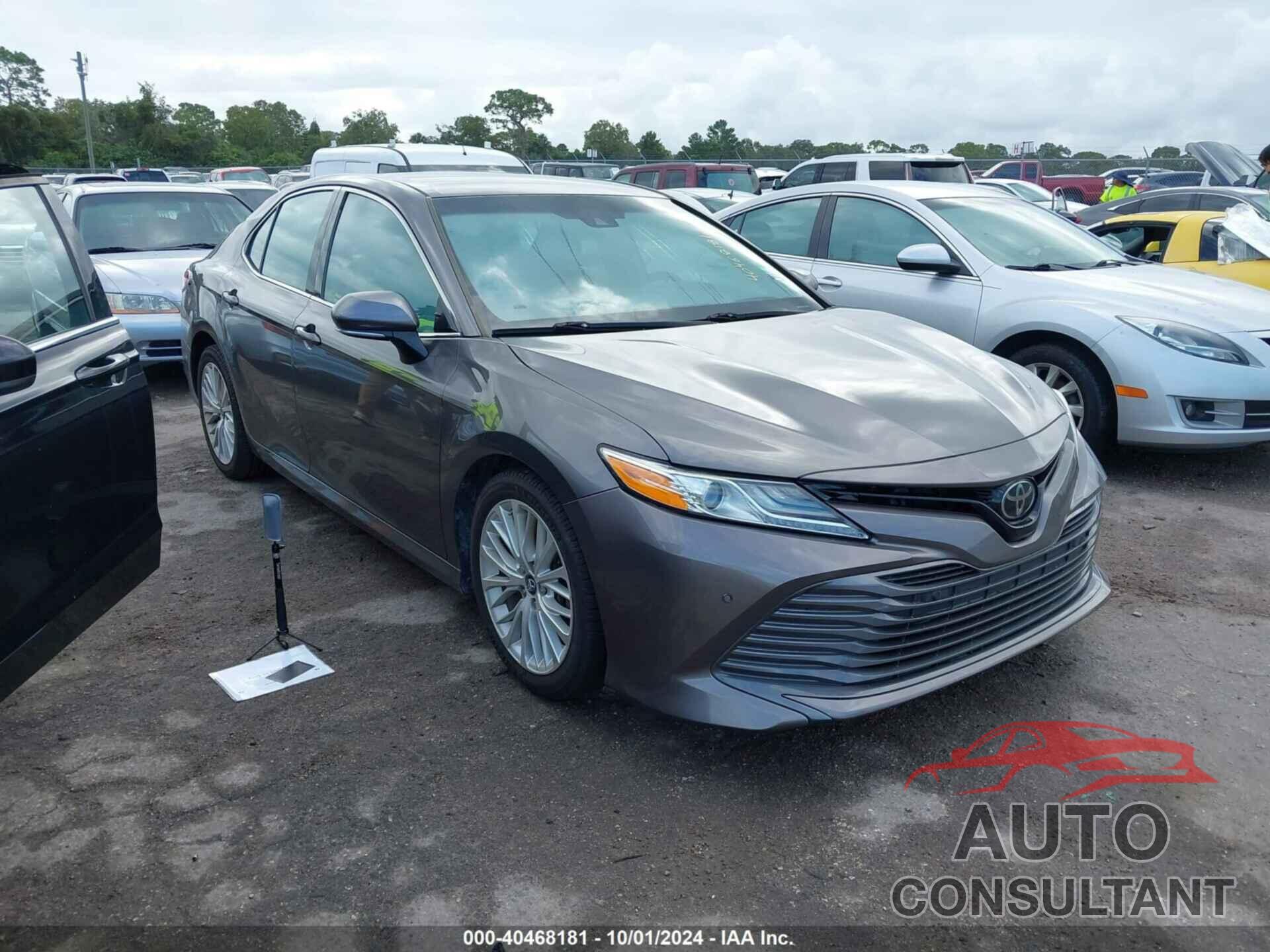 TOYOTA CAMRY 2018 - 4T1B11HK8JU113444