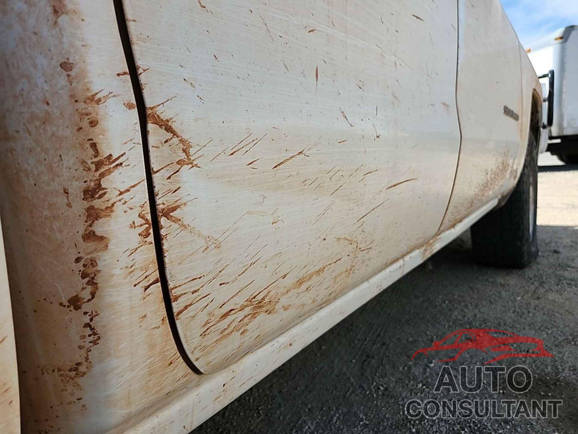 CHEVROLET SILVERADO 1500 2017 - 1GCVKNEC7HZ182125