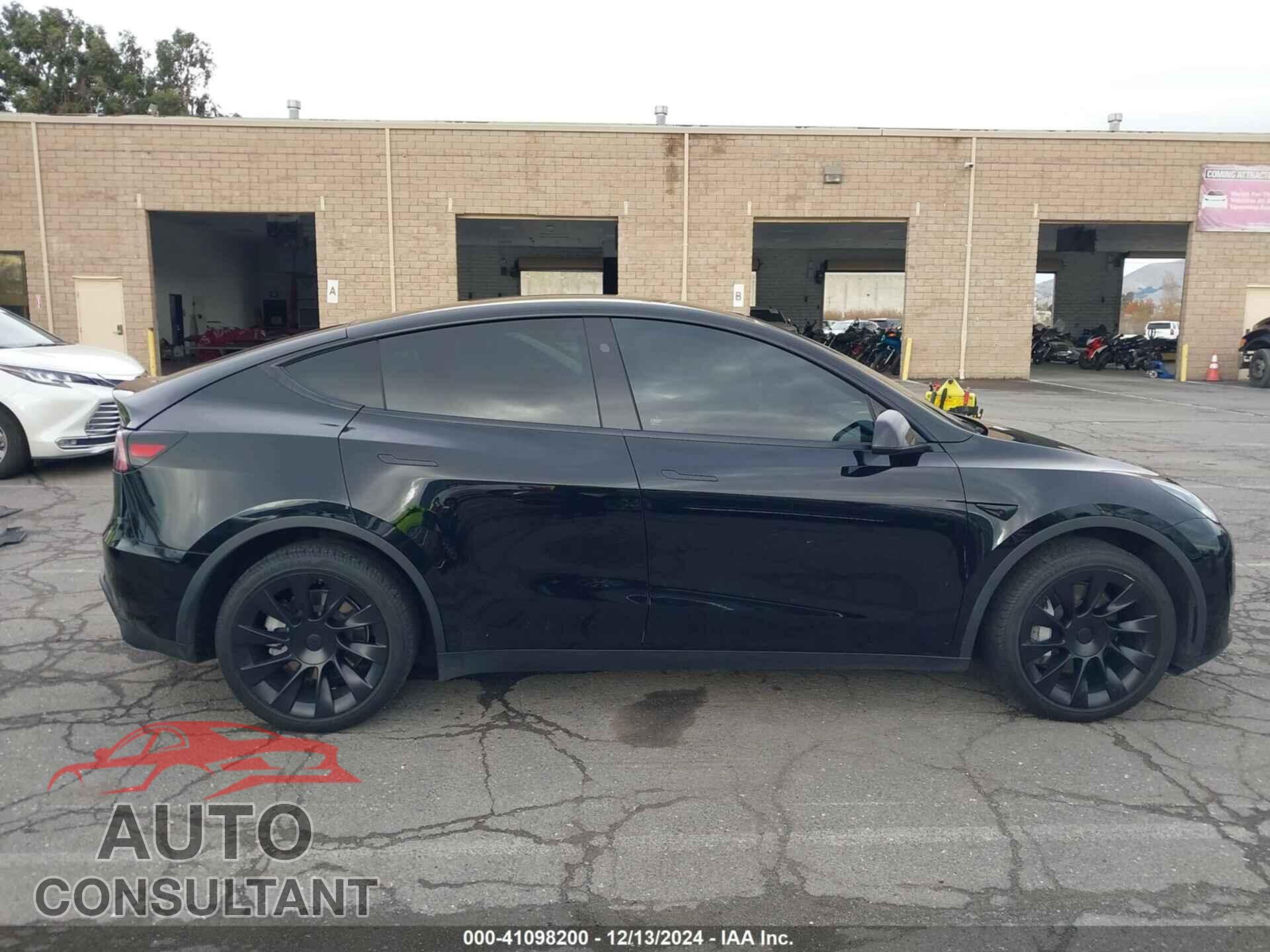TESLA MODEL Y 2024 - 7SAYGDEEXRF983040