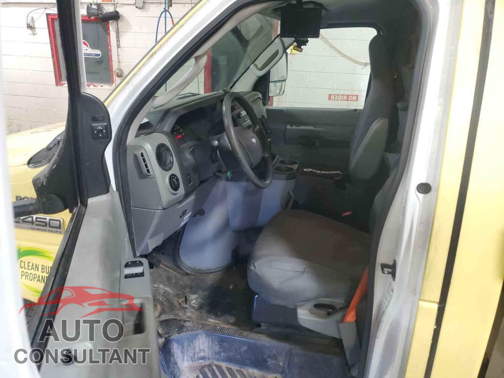 FORD ECONOLINE 2019 - 1FDXE4FS2KDC19372