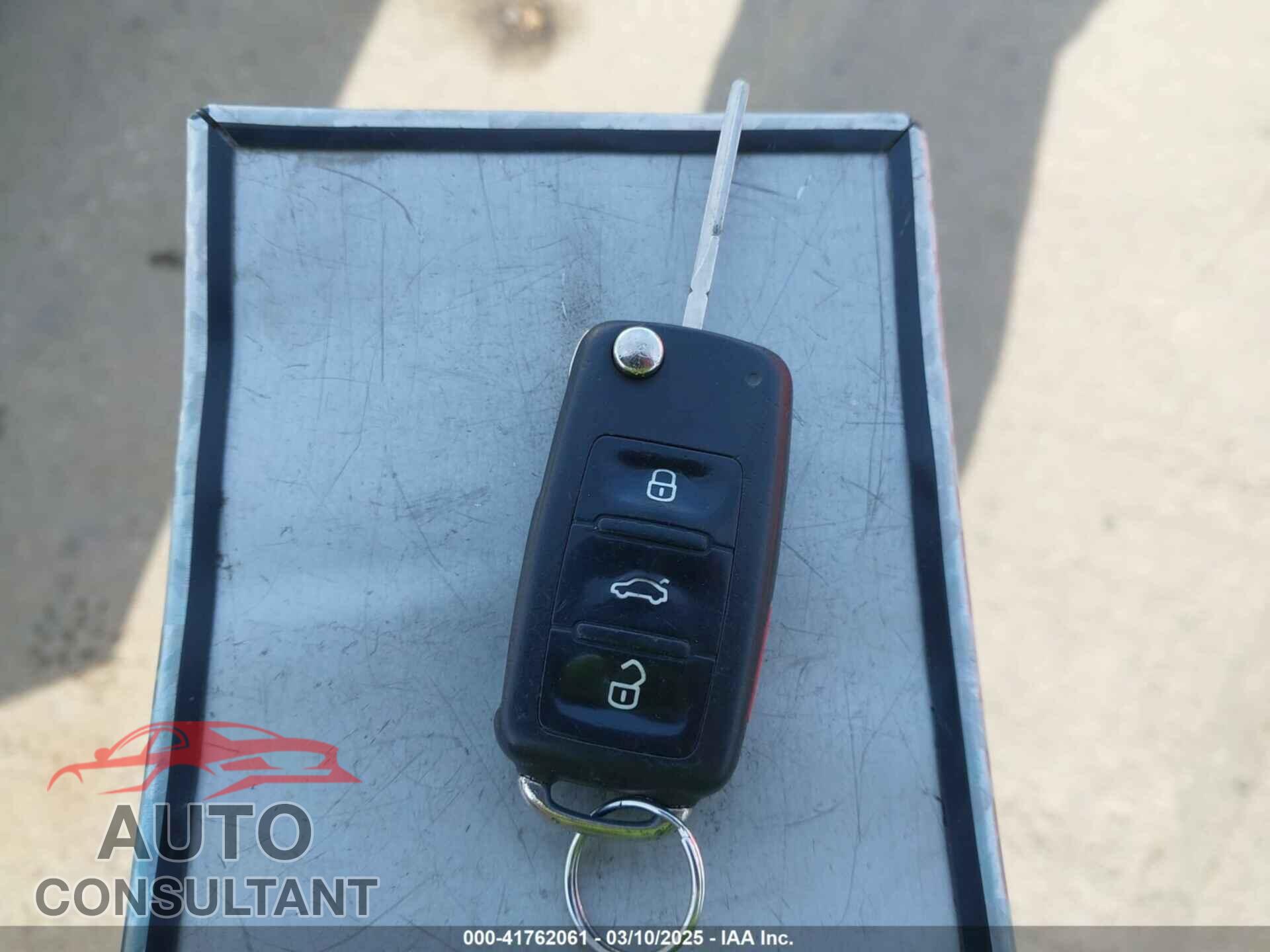 VOLKSWAGEN PASSAT 2014 - 1VWAT7A30EC097331