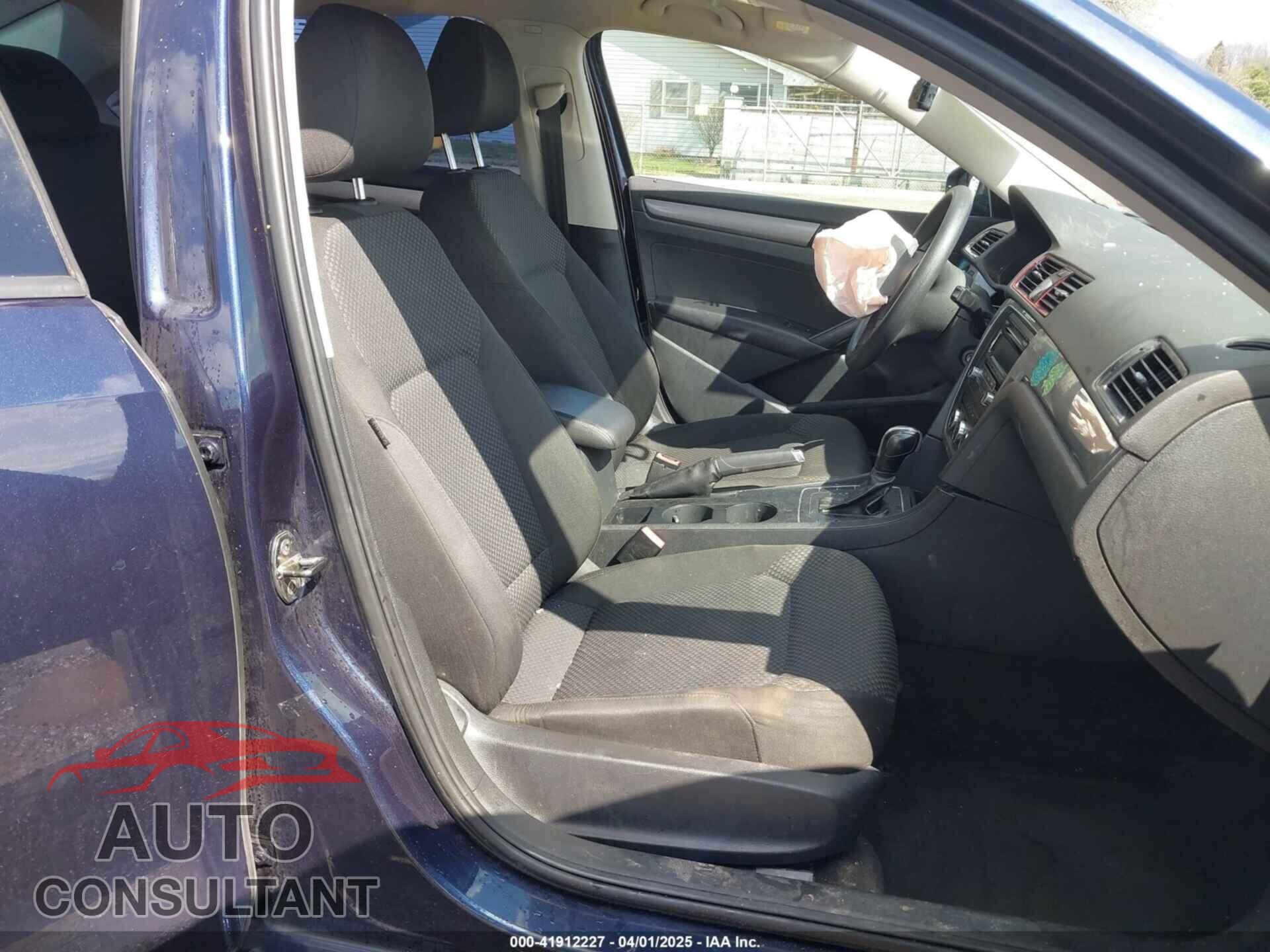 VOLKSWAGEN PASSAT 2012 - 1VWAP7A35CC071406