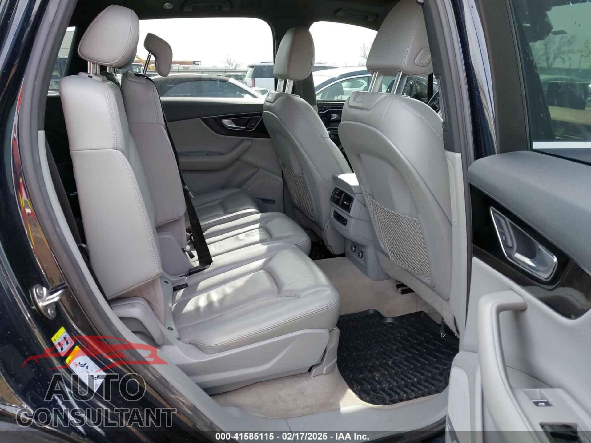 AUDI Q7 2018 - WA1LAAF77JD005687