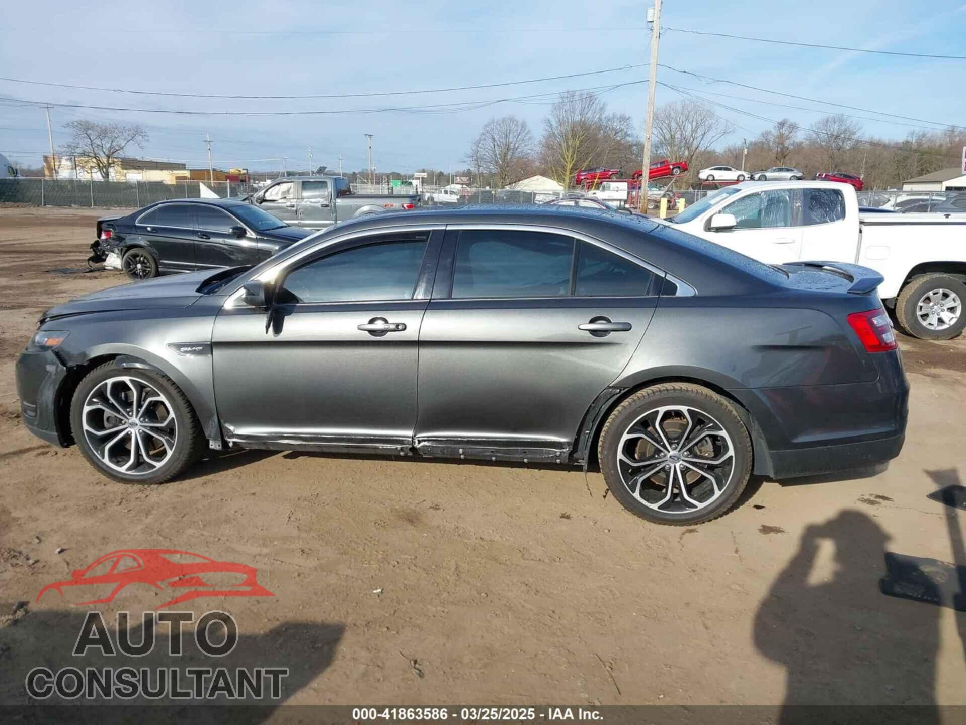 FORD TAURUS 2018 - 1FAHP2KT5JG111191