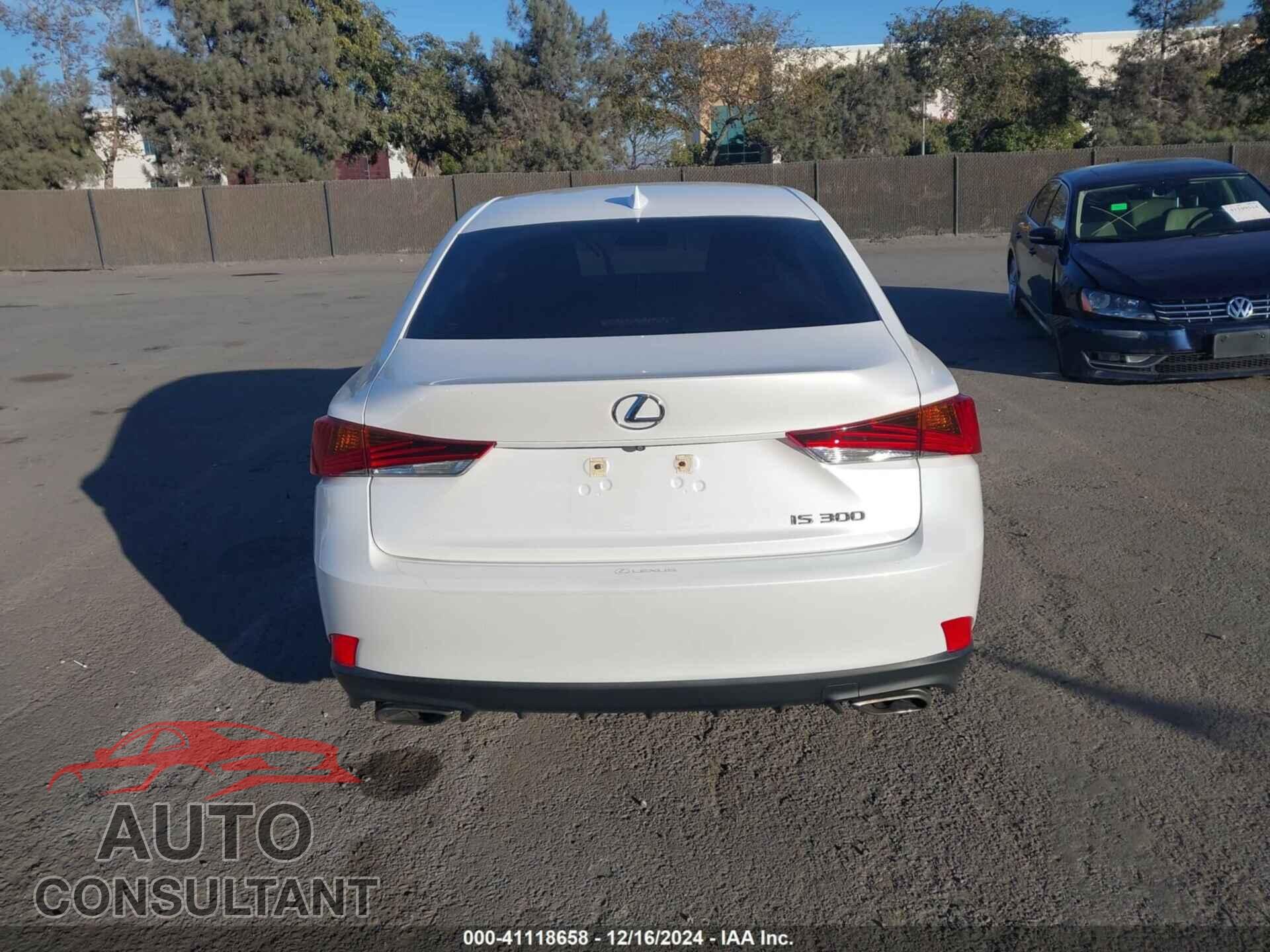 LEXUS IS 2018 - JTHBA1D21J5074277