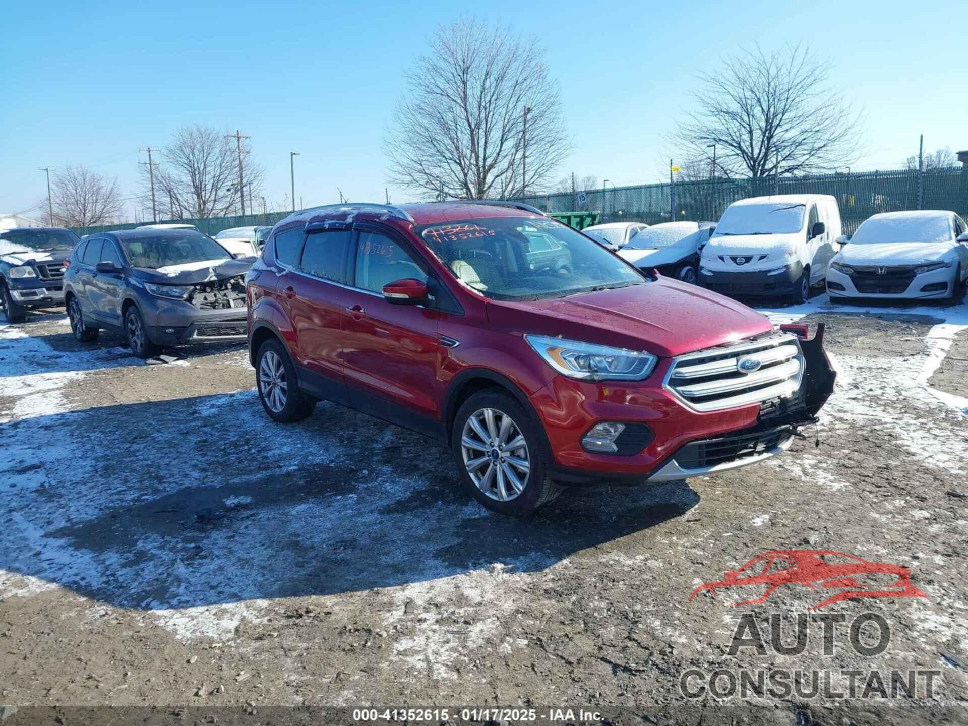 FORD ESCAPE 2017 - 1FMCU9J97HUA18238