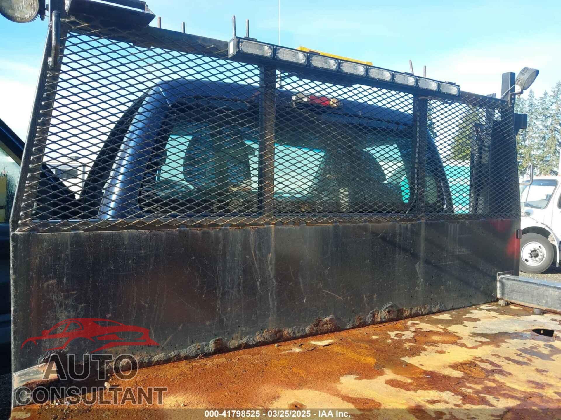 FORD F-550 CHASSIS 2011 - 1FDUF5HY3BEC47876