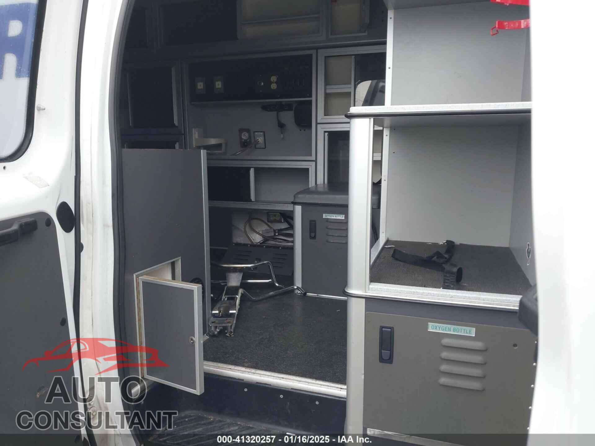 FORD E-350 SUPER DUTY 2011 - 1FDSS3ESXBDA60616