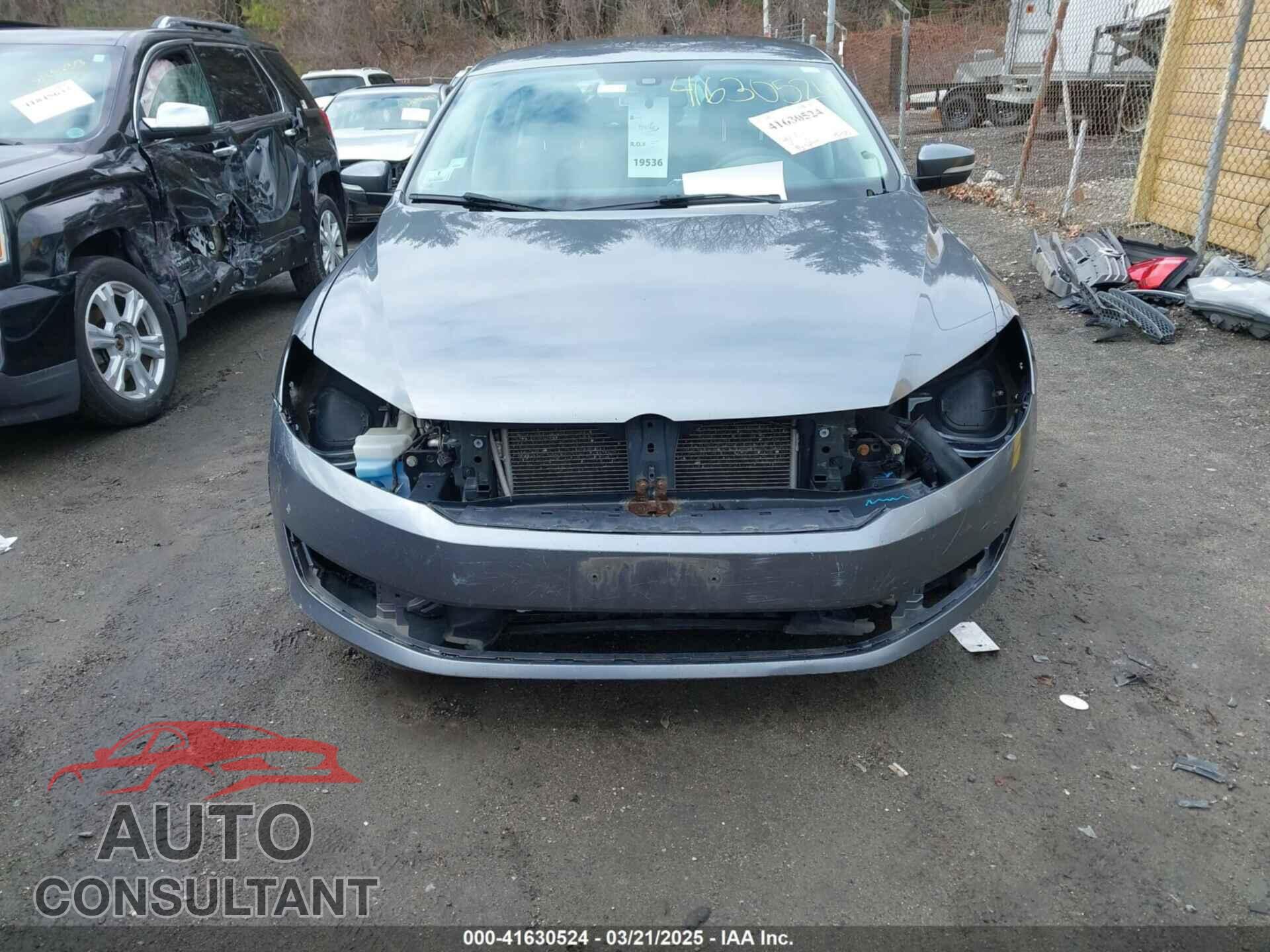 VOLKSWAGEN PASSAT 2015 - 1VWAT7A37FC026077