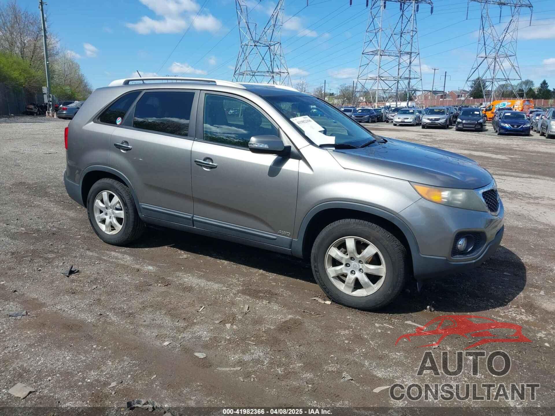 KIA SORENTO 2011 - 5XYKTCA15BG140647