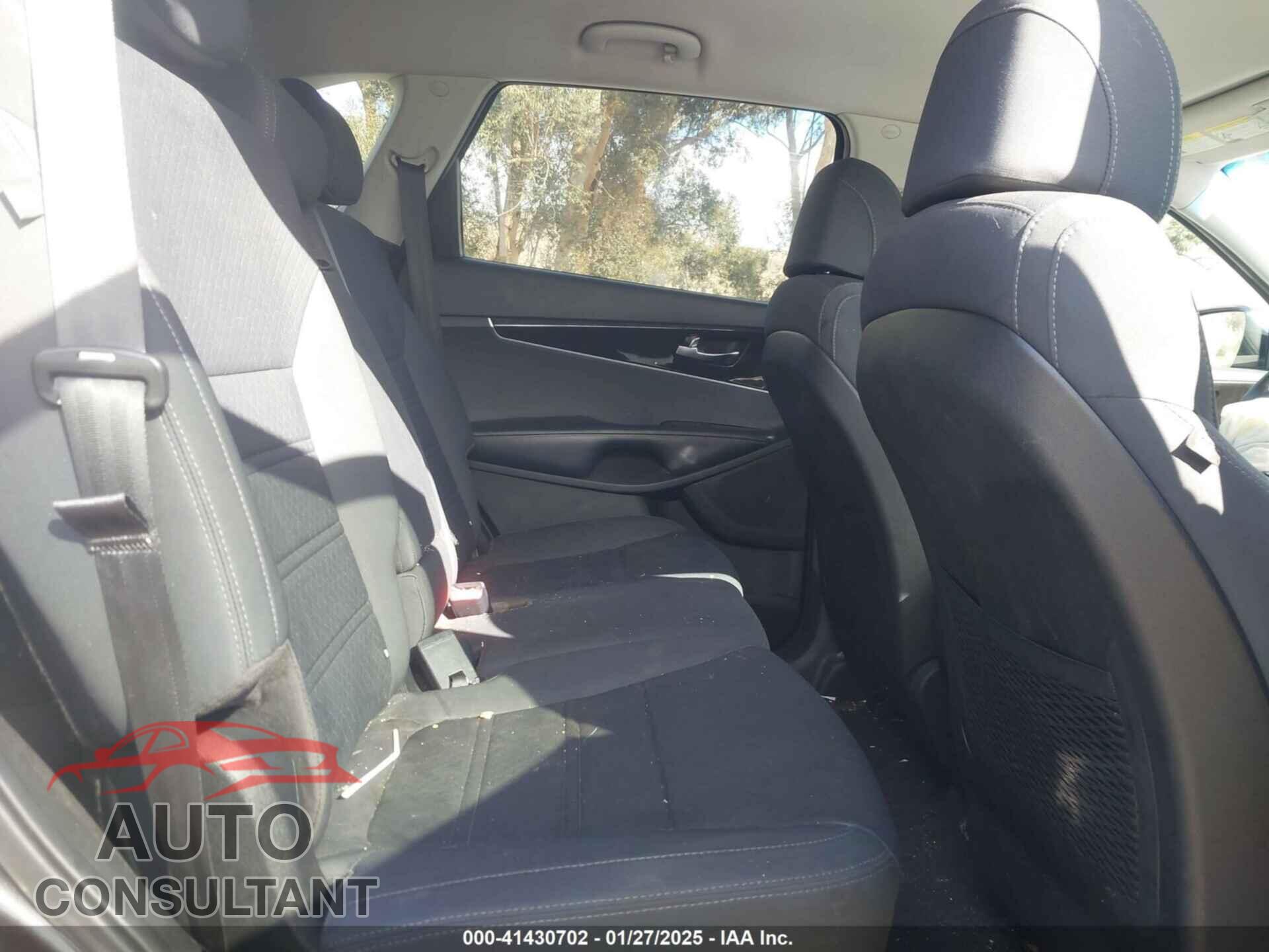 KIA SORENTO 2017 - 5XYPG4A52HG228342