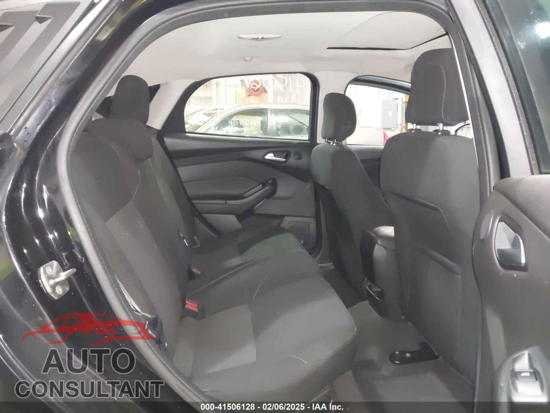 FORD FOCUS 2018 - 1FADP3M23JL243205