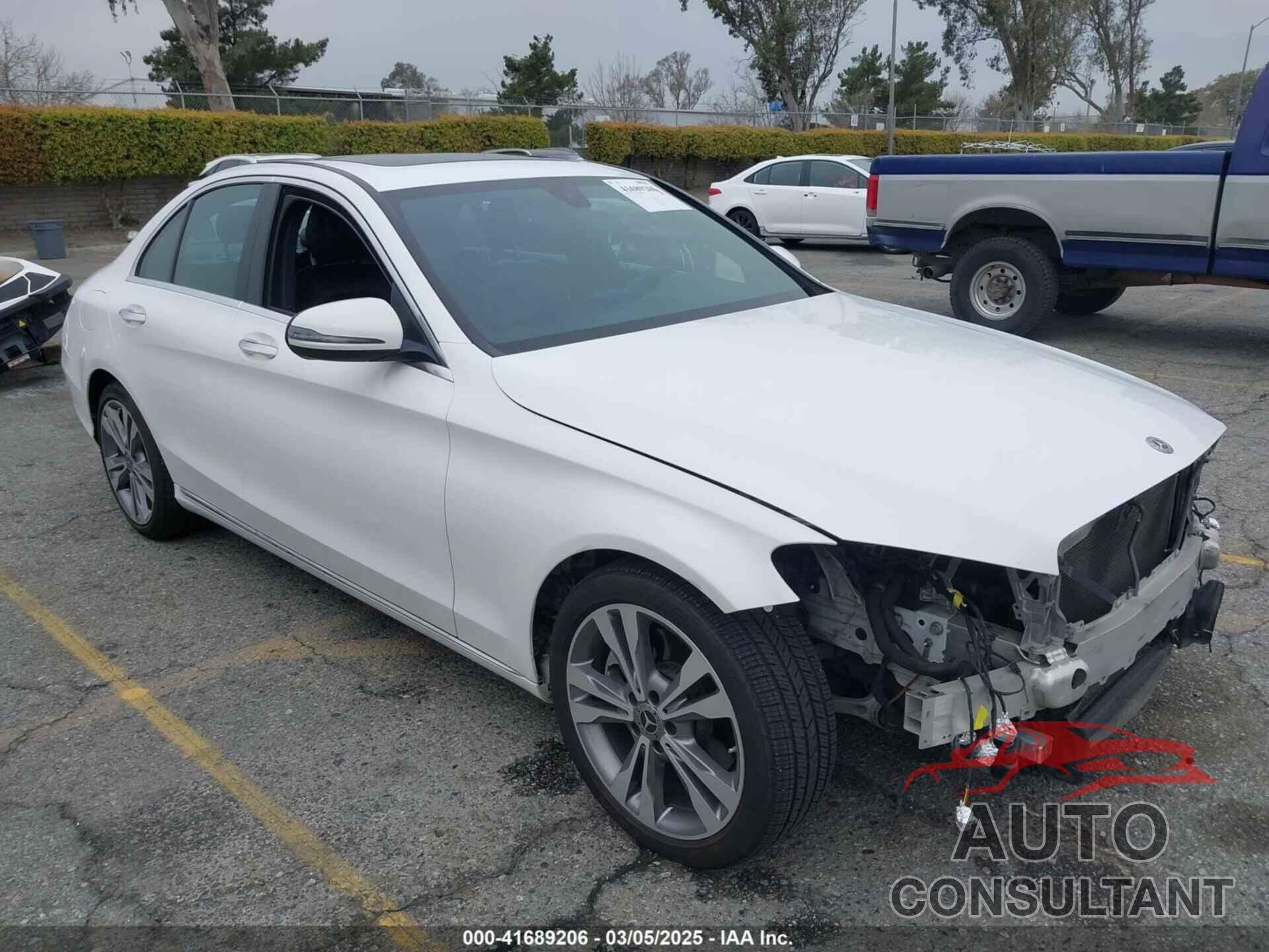 MERCEDES-BENZ C 300 2018 - 55SWF4JB2JU252916