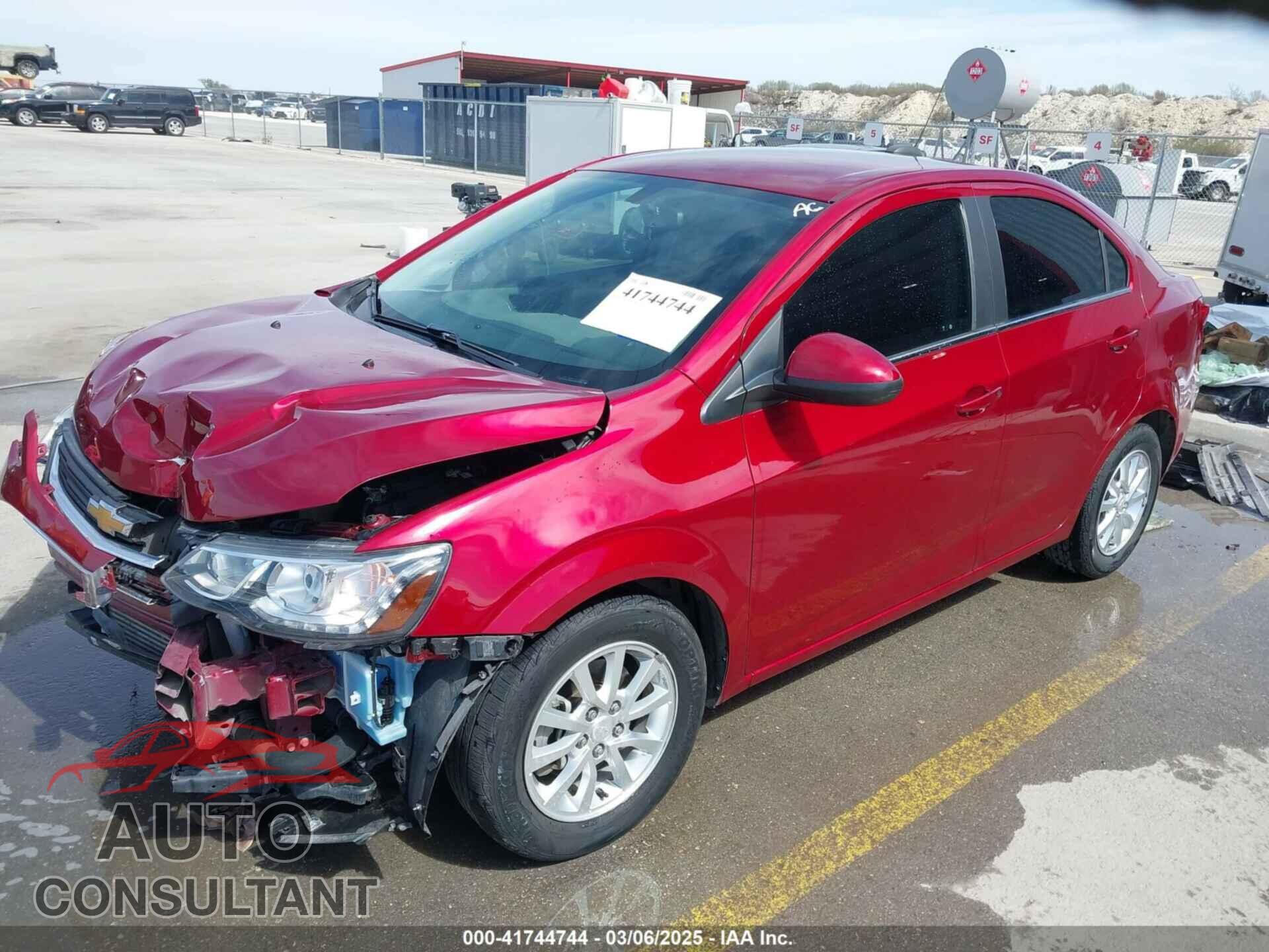 CHEVROLET SONIC 2020 - 1G1JD5SB2L4122594