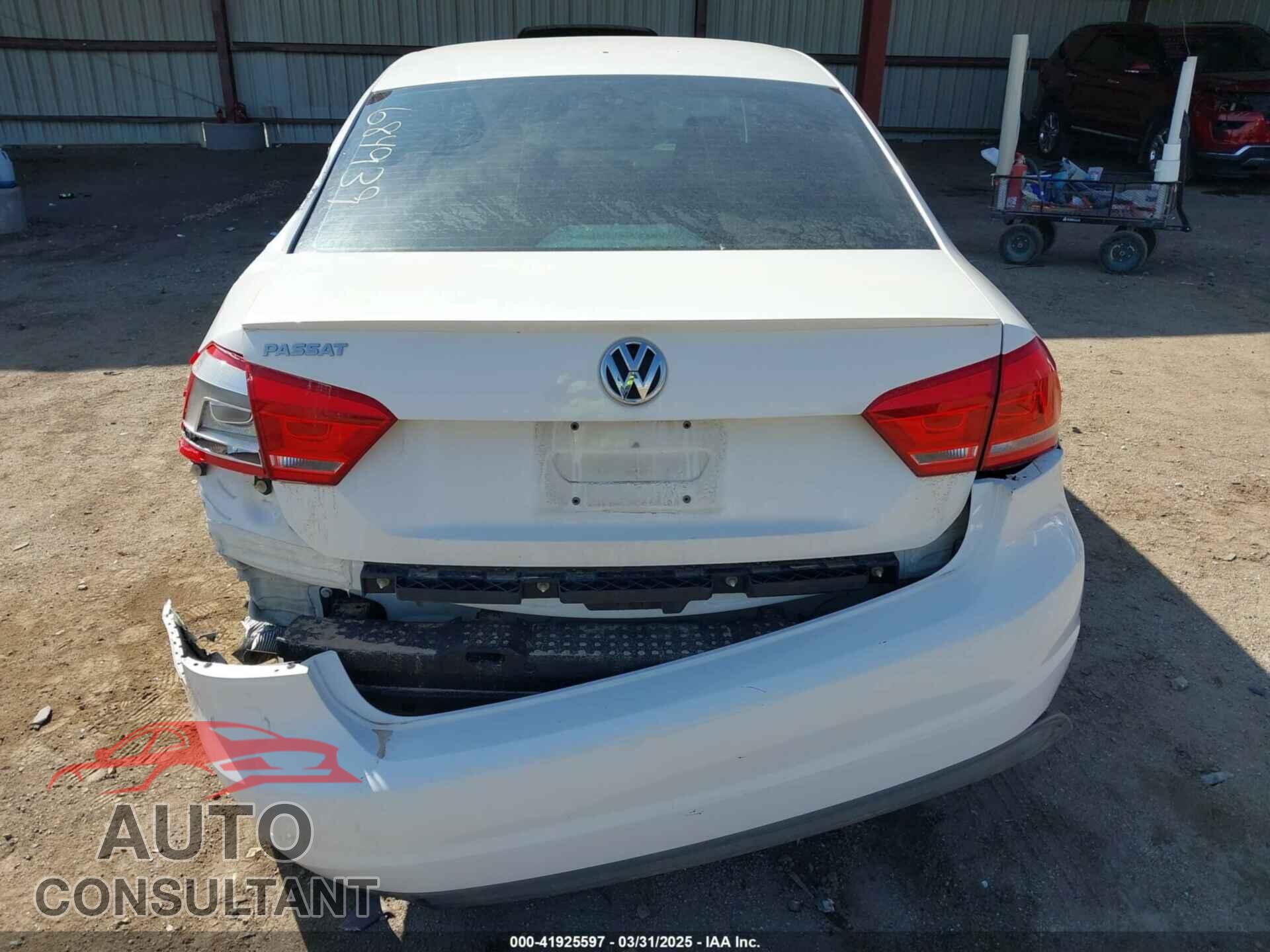 VOLKSWAGEN PASSAT 2013 - 1VWAH7A36DC057027