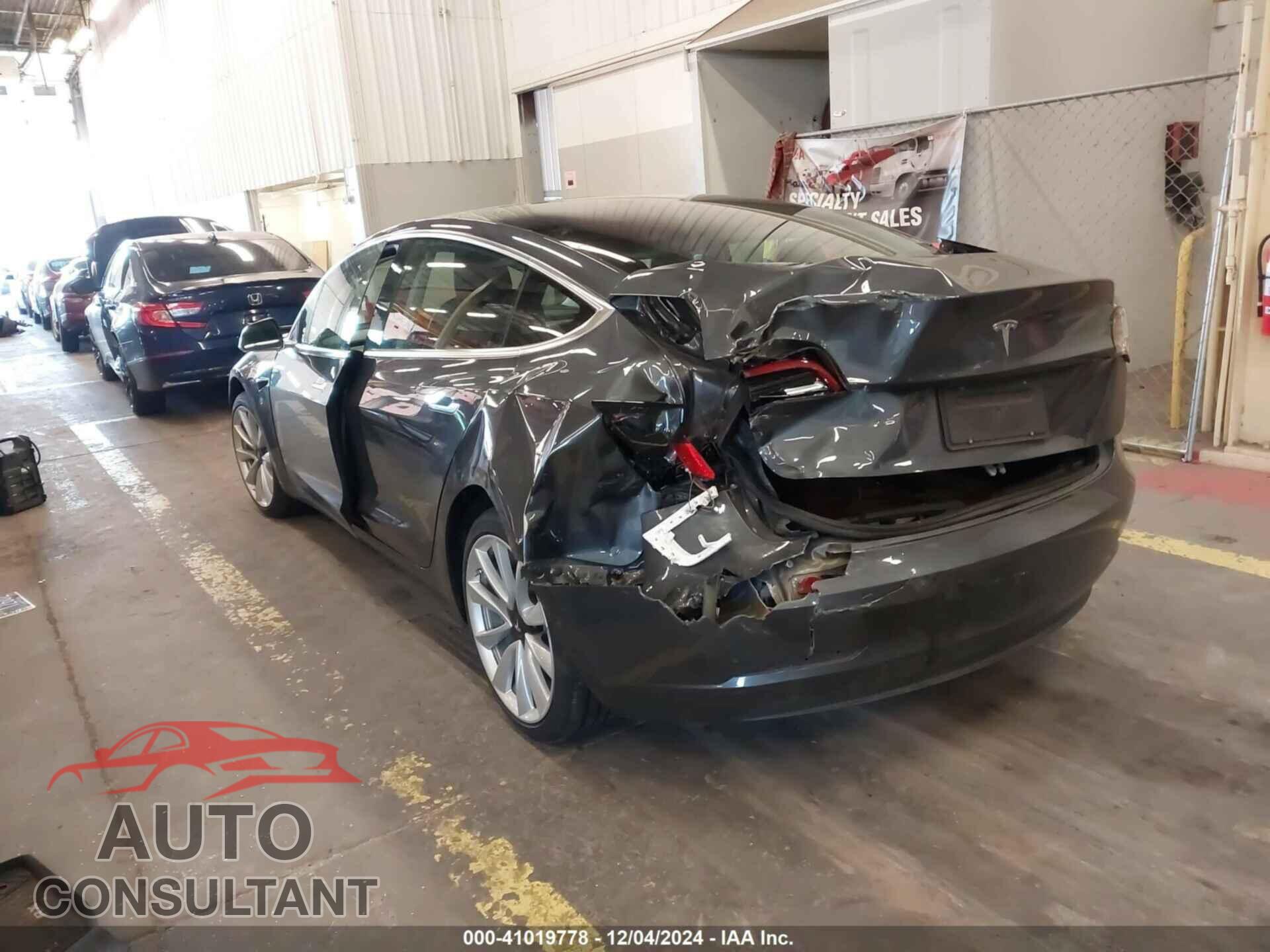 TESLA MODEL 3 2019 - 5YJ3E1EA7KF190275