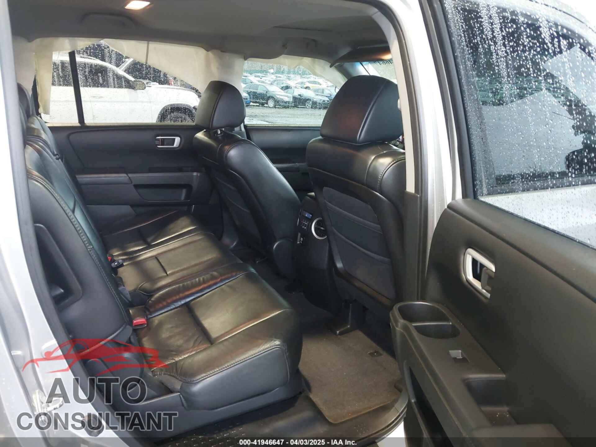 HONDA PILOT 2011 - 5FNYF4H56BB057039