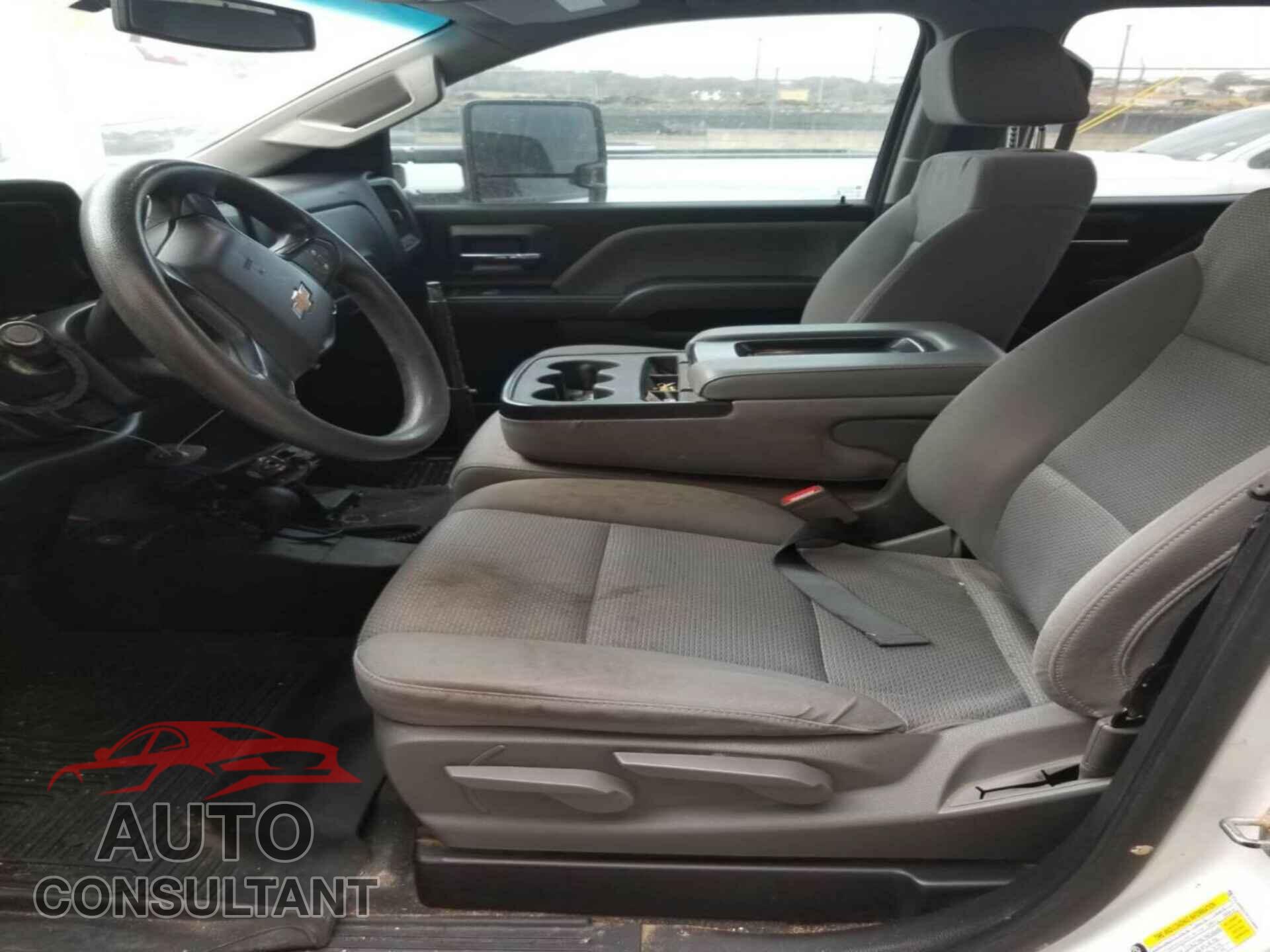 CHEVROLET SILVERADO 2019 - 2GC2KREG7K1115666