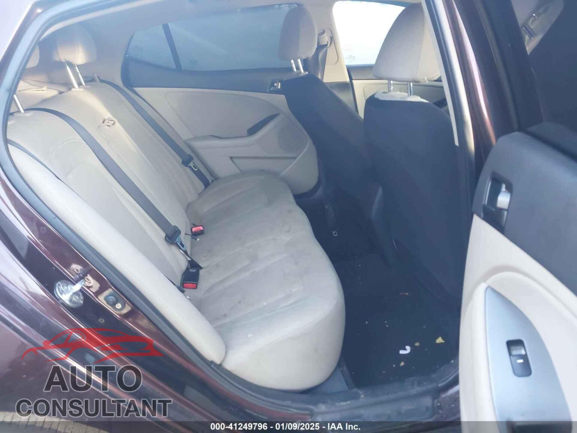KIA OPTIMA 2011 - KNAGM4A77B5080082