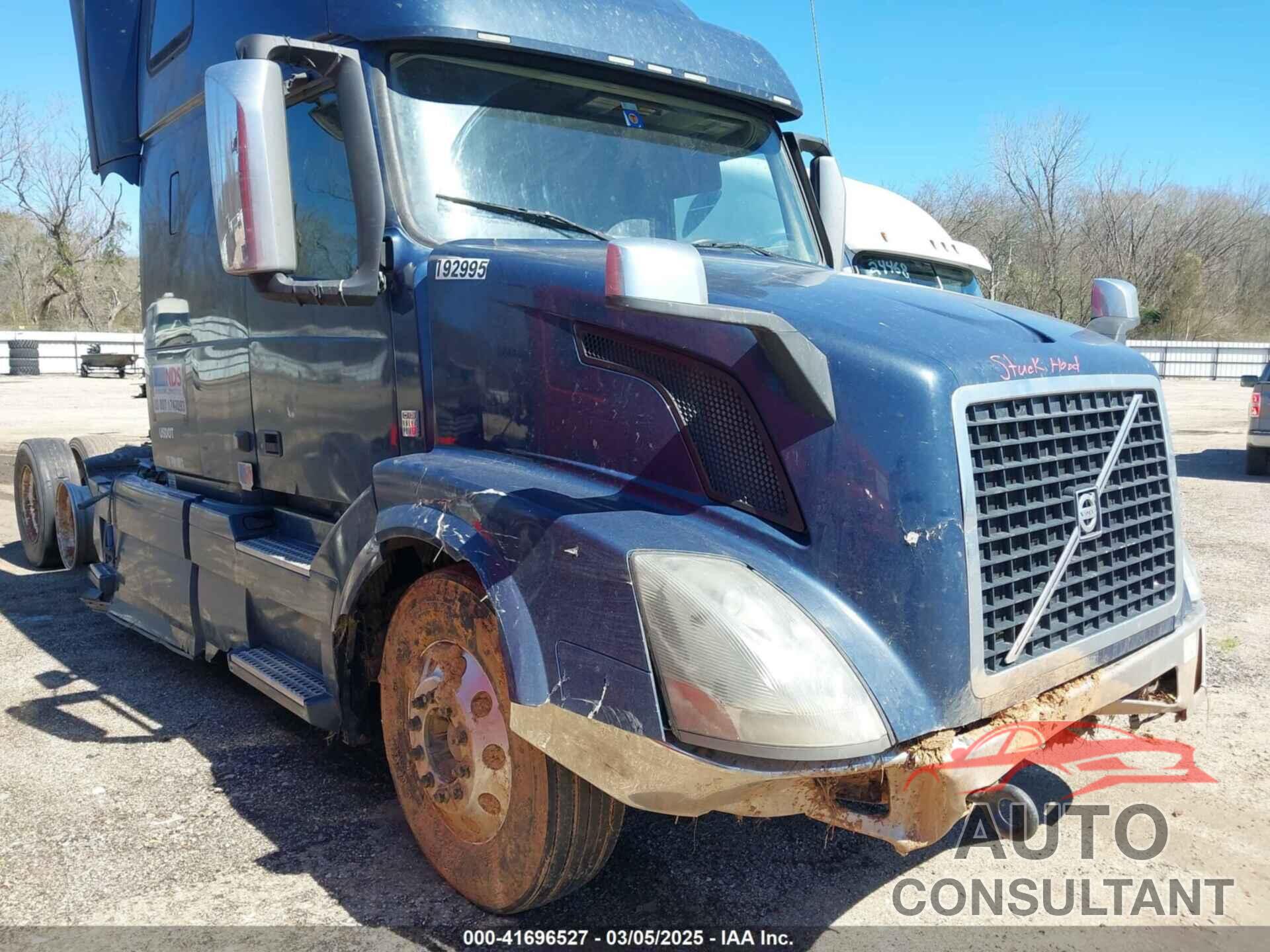 VOLVO VN 2015 - 4V4NC9EHXFN919813
