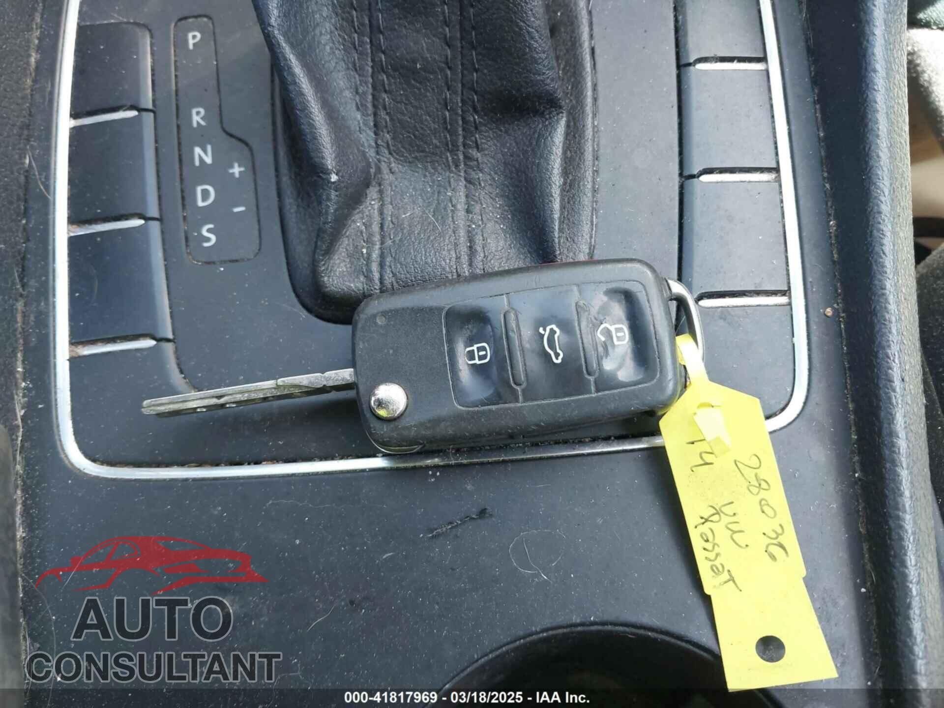 VOLKSWAGEN PASSAT 2014 - 1VWAP7A36EC012383
