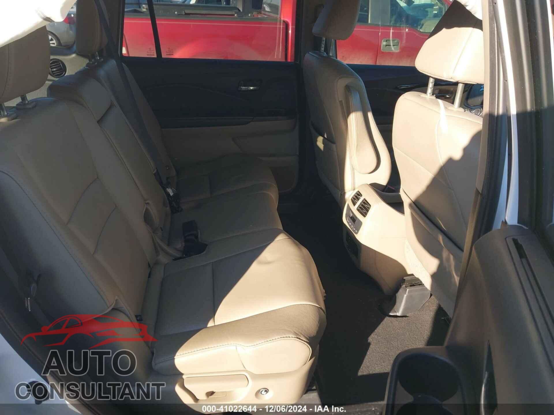 HONDA PILOT 2017 - 5FNYF5H99HB015532