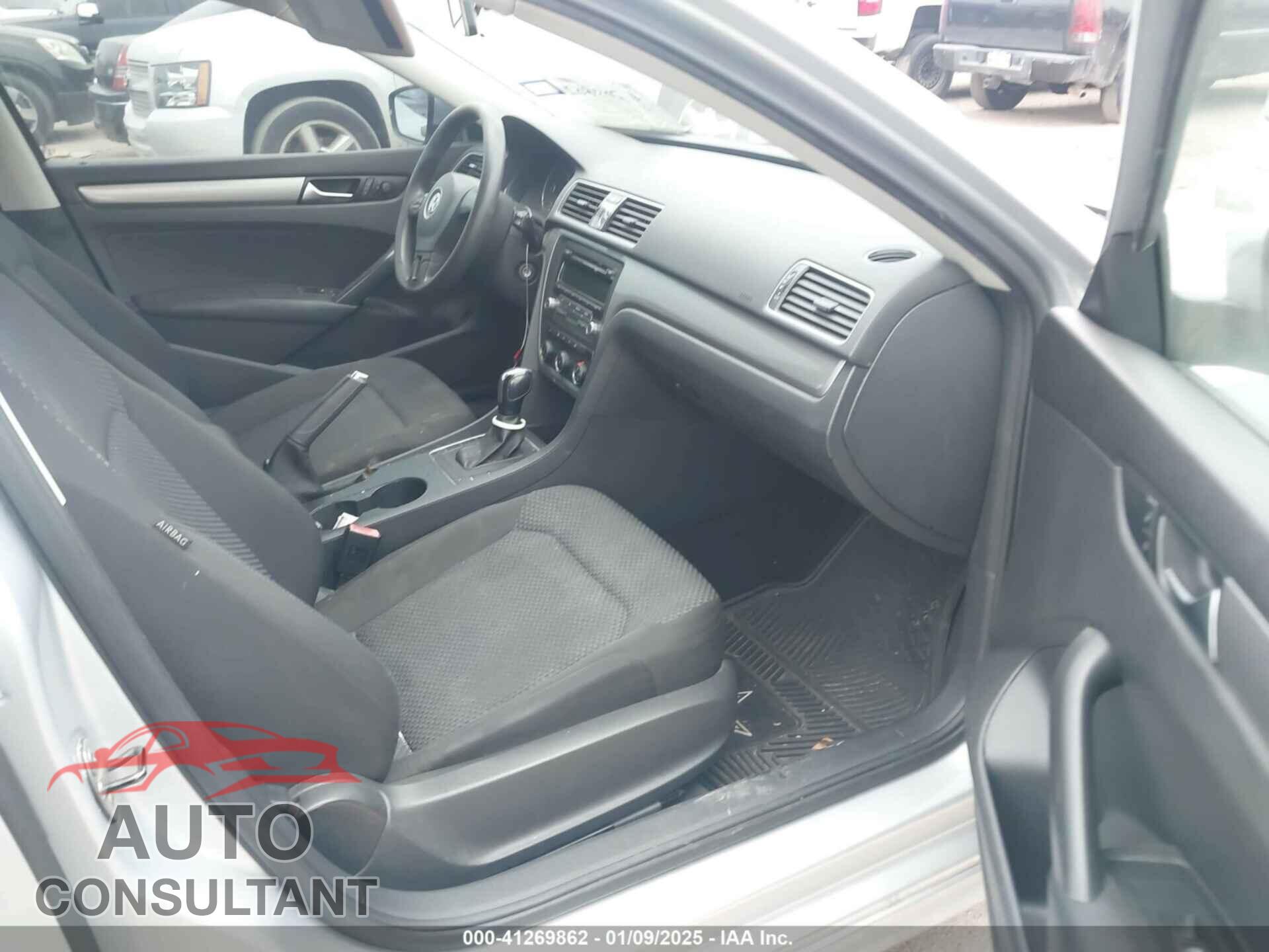 VOLKSWAGEN PASSAT 2014 - 1VWAP7A37EC005863
