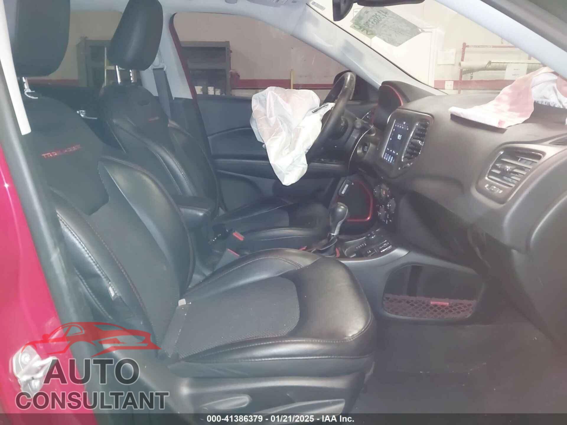 JEEP COMPASS 2018 - 3C4NJDDB2JT201683