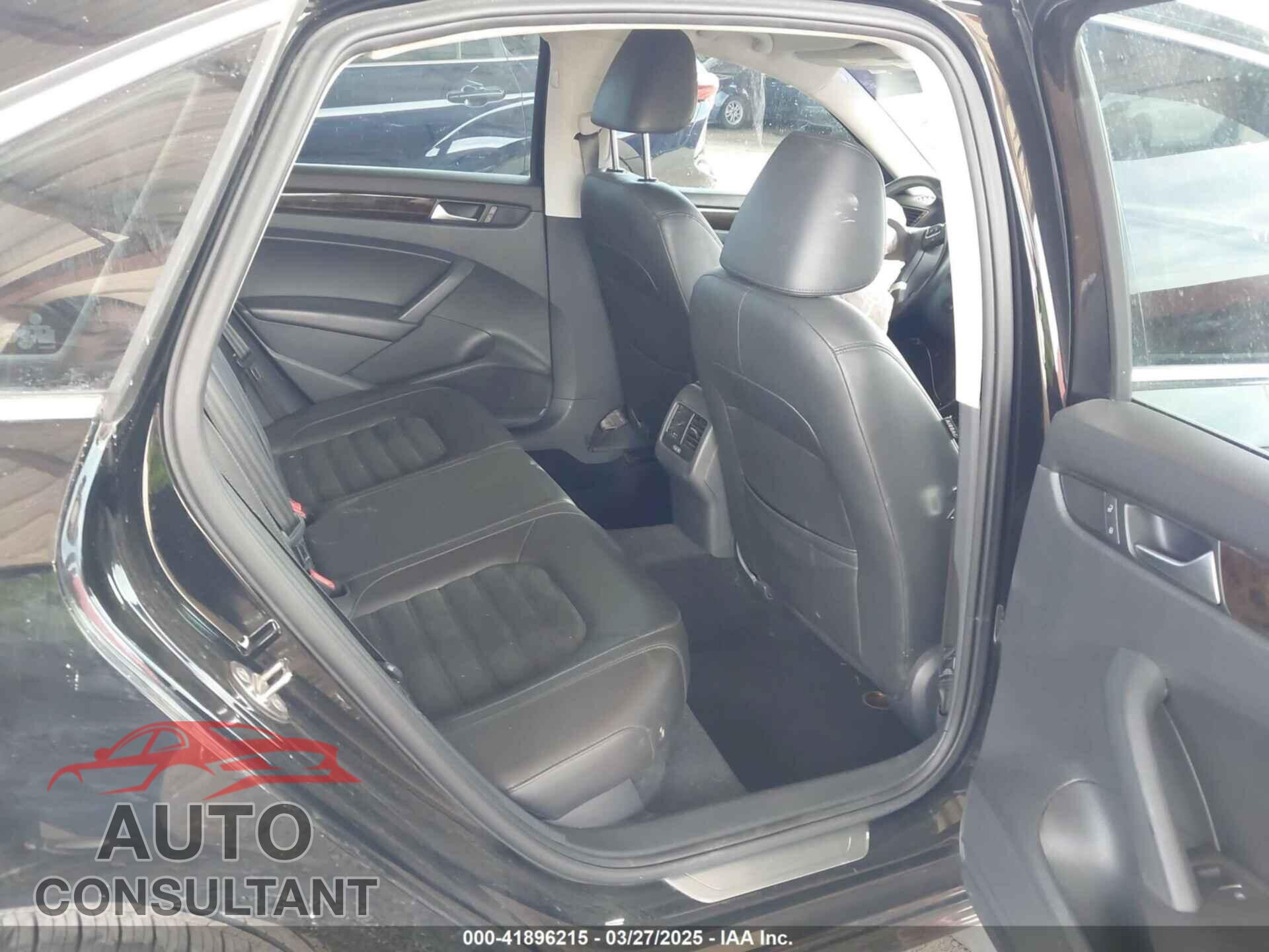 VOLKSWAGEN PASSAT 2015 - 1VWCV7A39FC088048