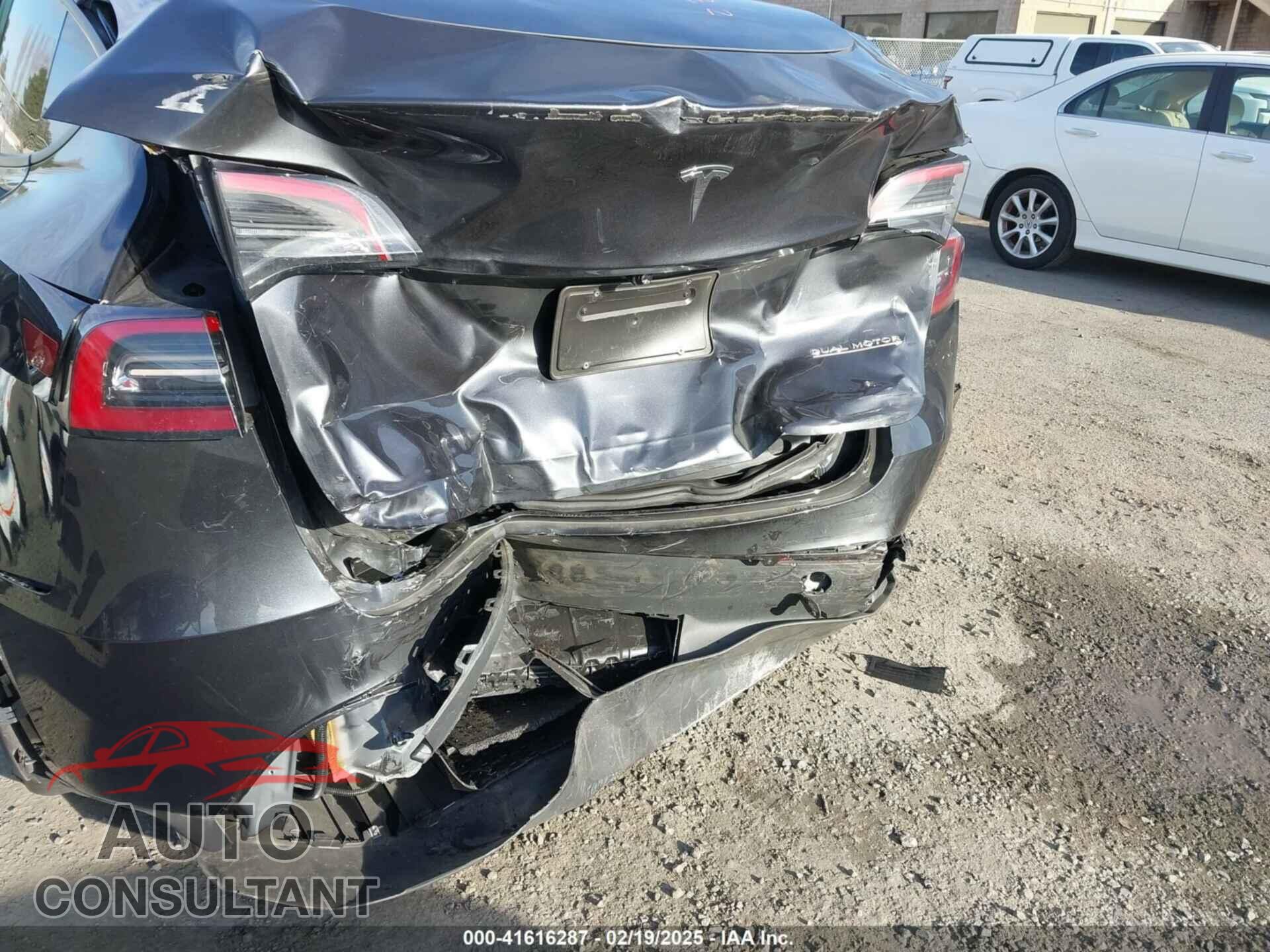 TESLA MODEL Y 2024 - 7SAYGDEF2RF020707