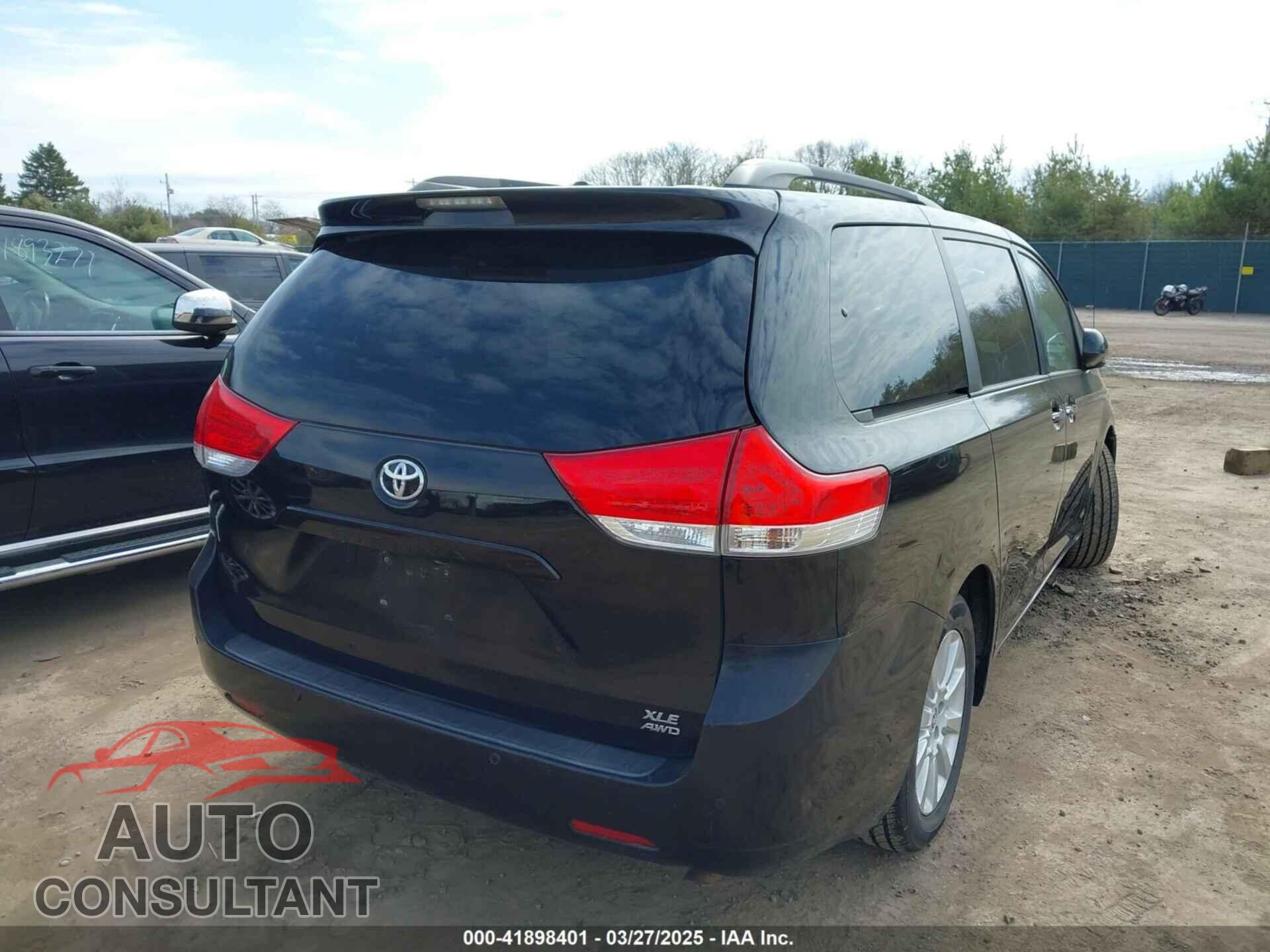 TOYOTA SIENNA 2013 - 5TDDK3DC9DS064154