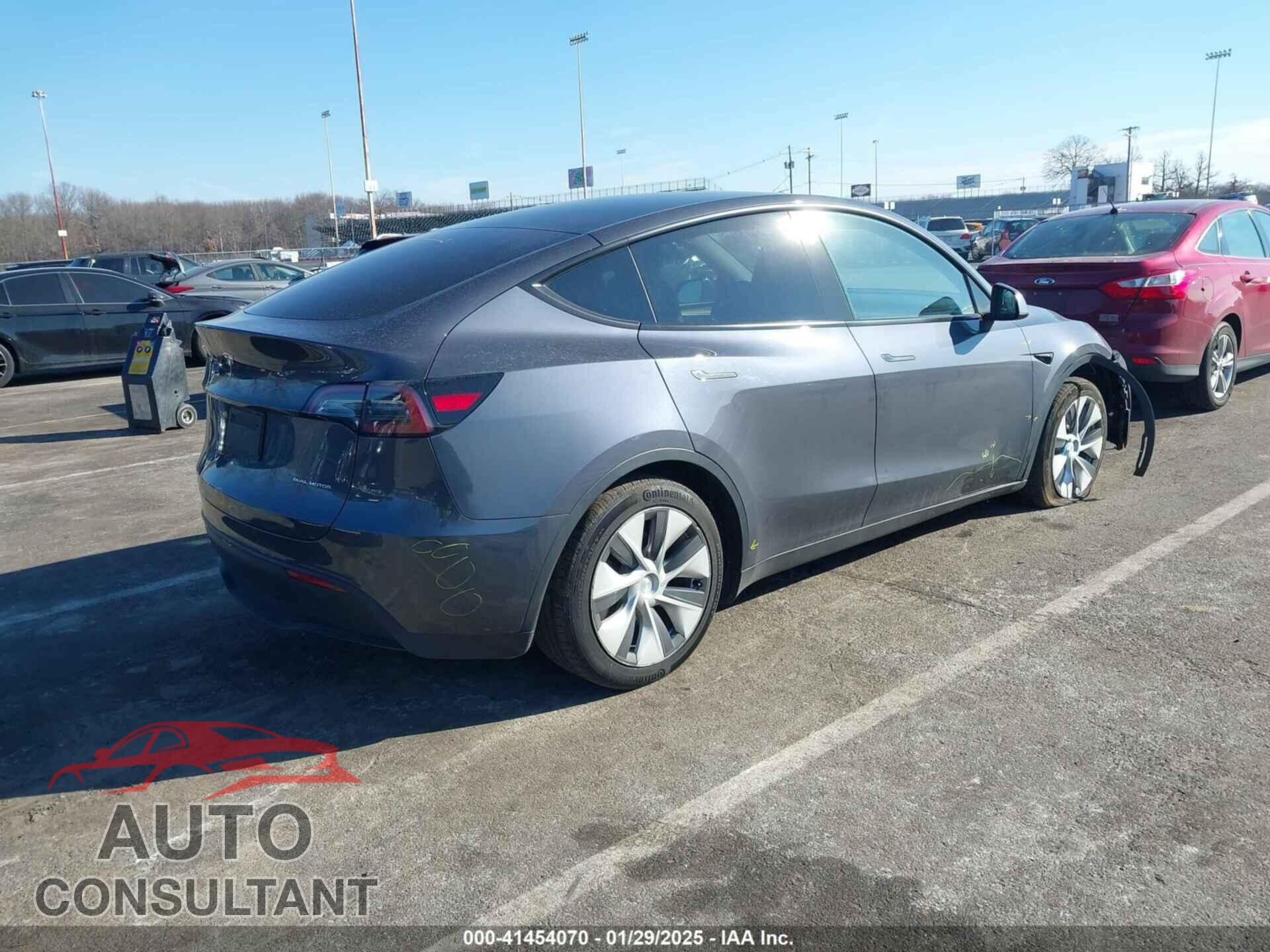 TESLA MODEL Y 2023 - 7SAYGDEE8PF871849