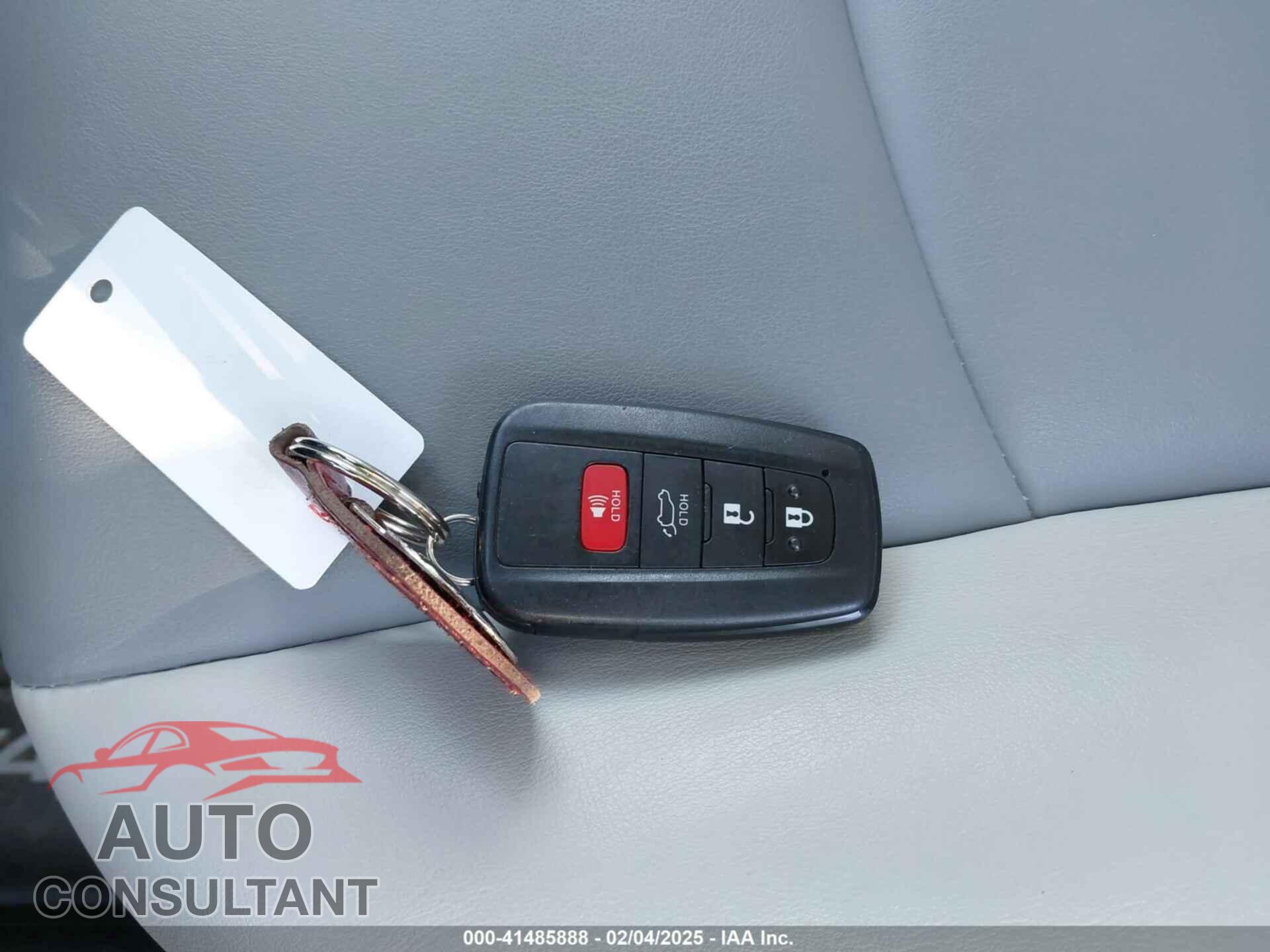 TOYOTA RAV4 2019 - JTMC1RFV2KD019453