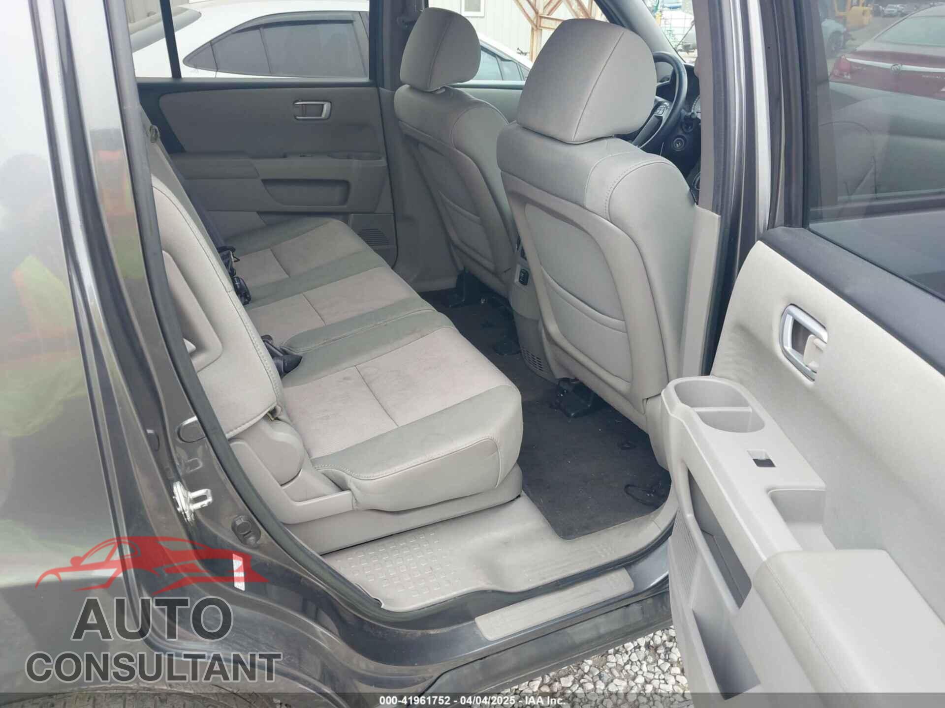 HONDA PILOT 2012 - 5FNYF4H43CB050221